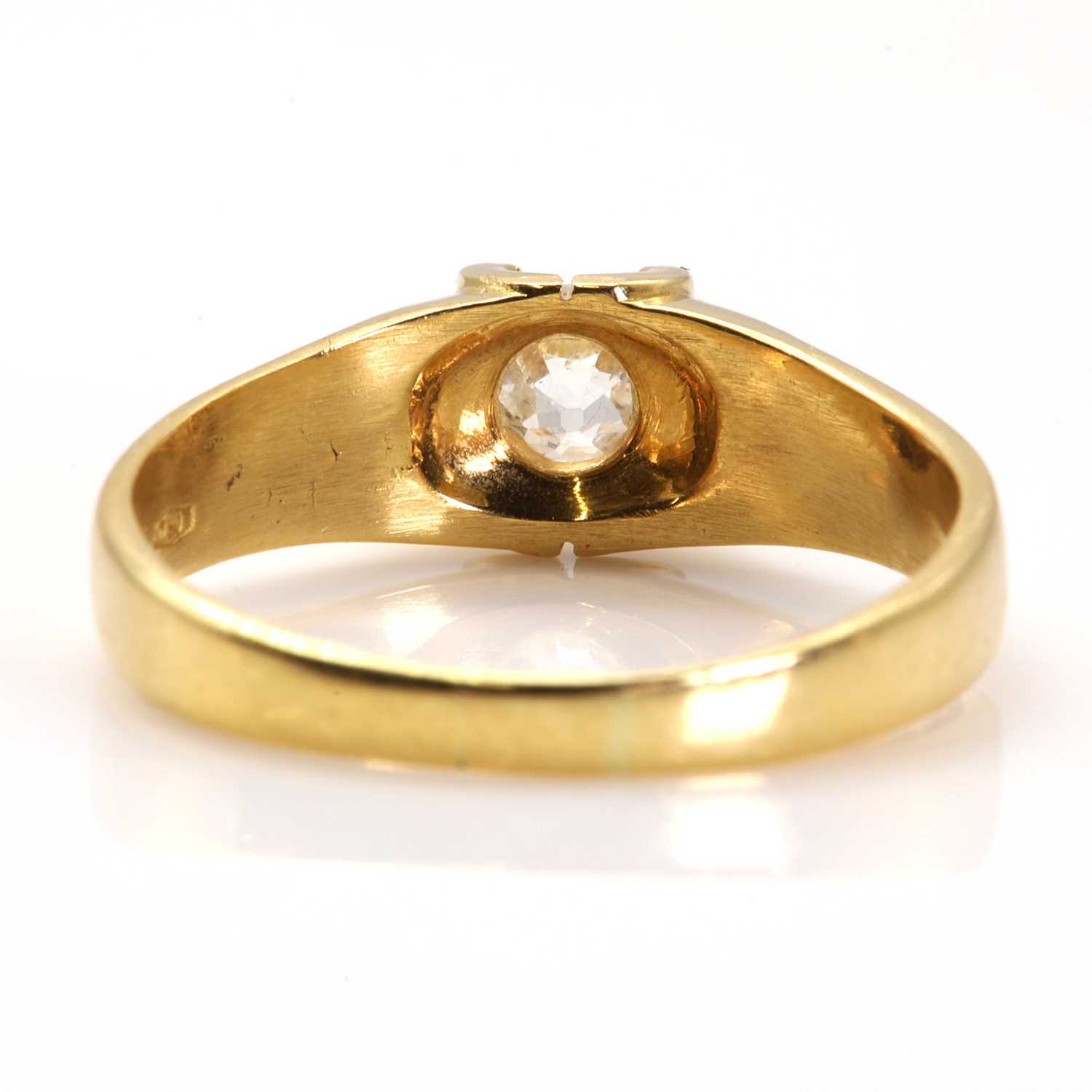 An 18ct gold gentlemen's single stone diamond ring, - Image 2 of 3