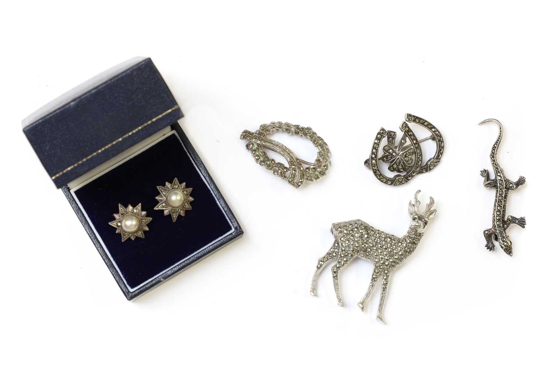 A quantity of silver and costume jewellery,