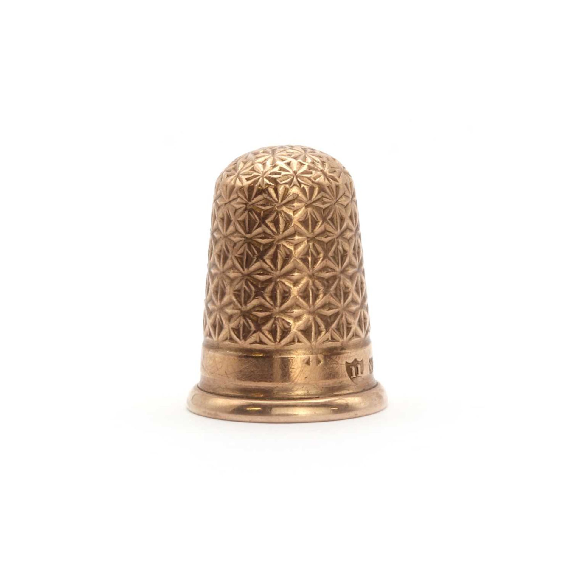 A 9ct gold engraved thimble,