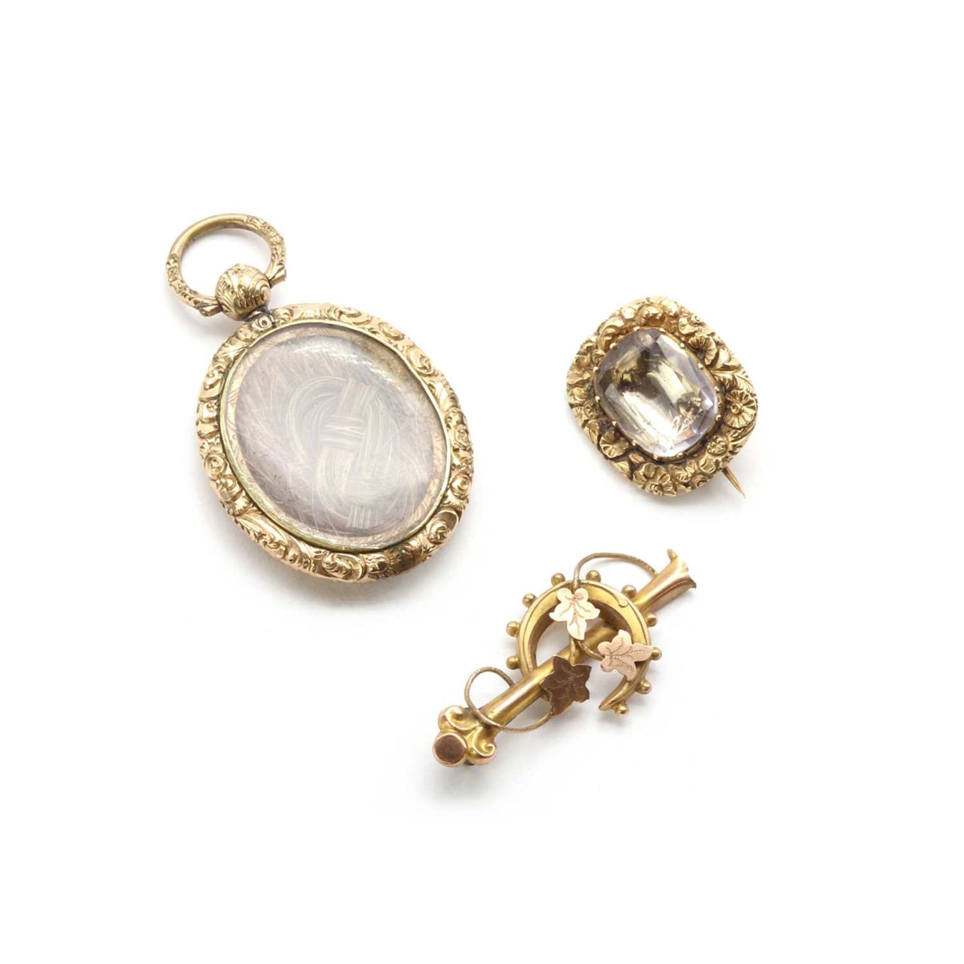 A rock crystal quartz brooch,