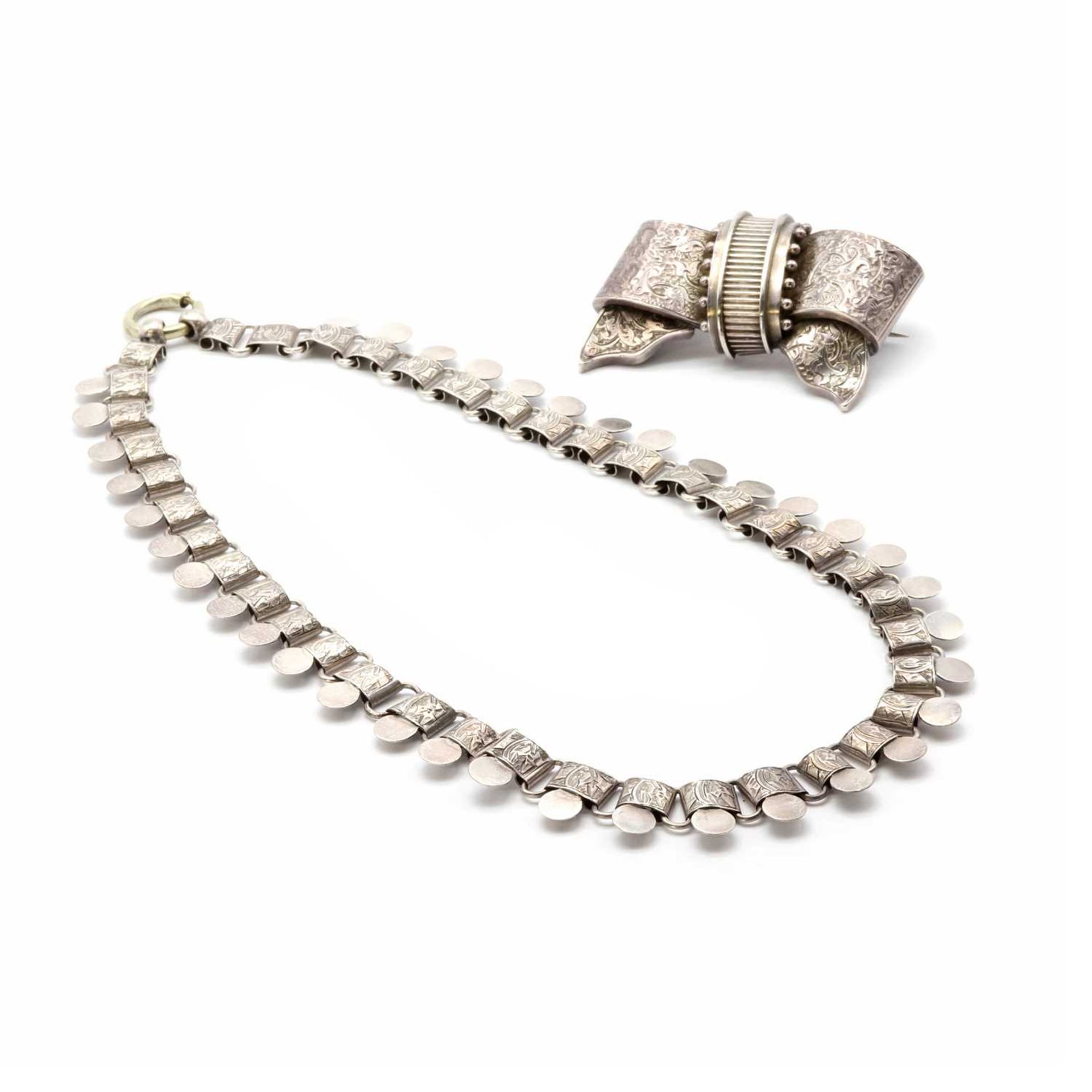 A Victorian silver collar necklace,