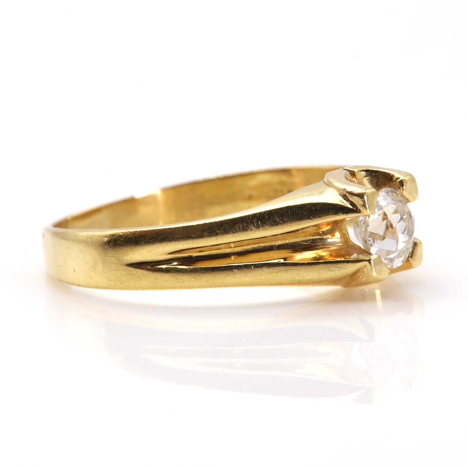 An 18ct gold gentlemen's single stone diamond ring, - Image 3 of 3