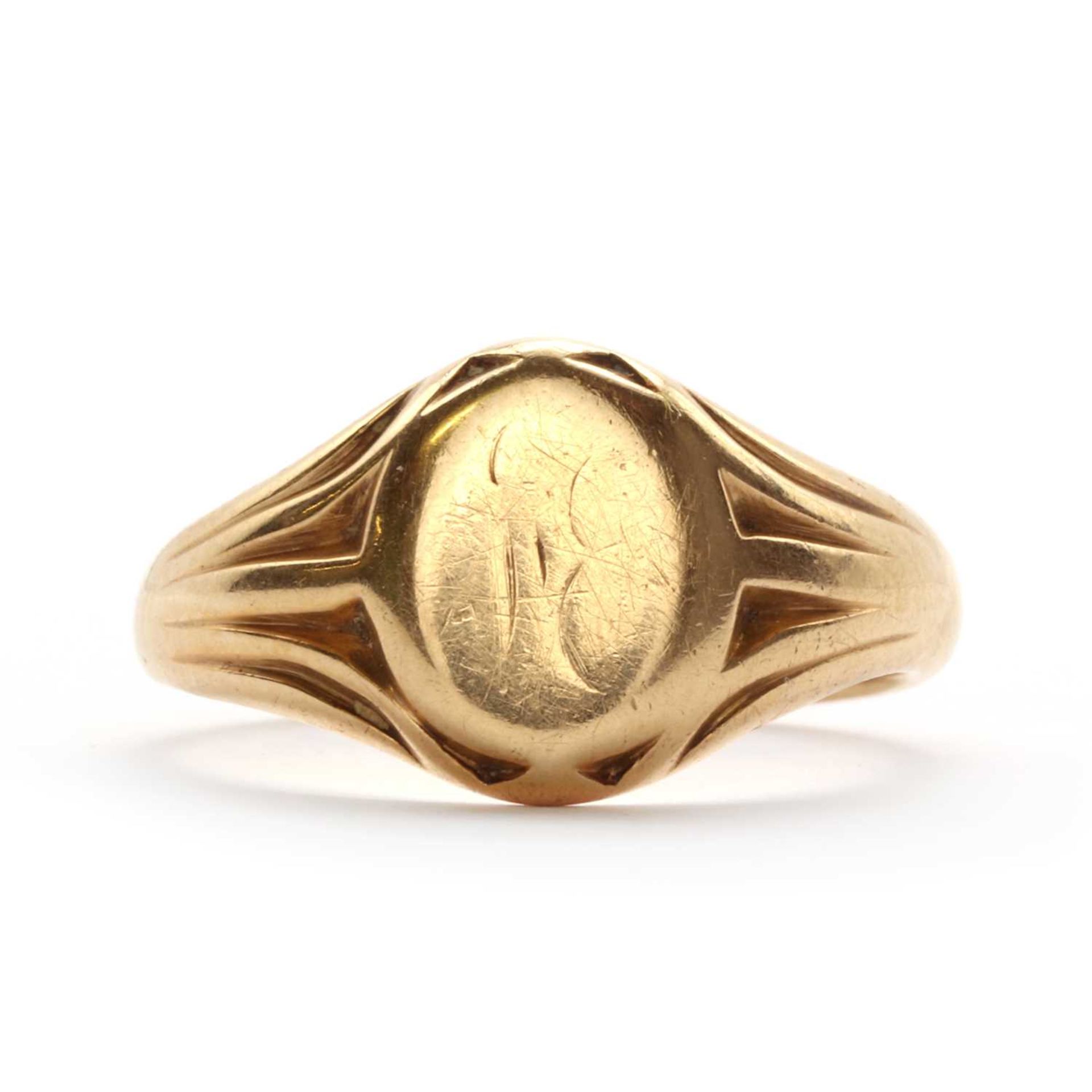 An oval signet ring,