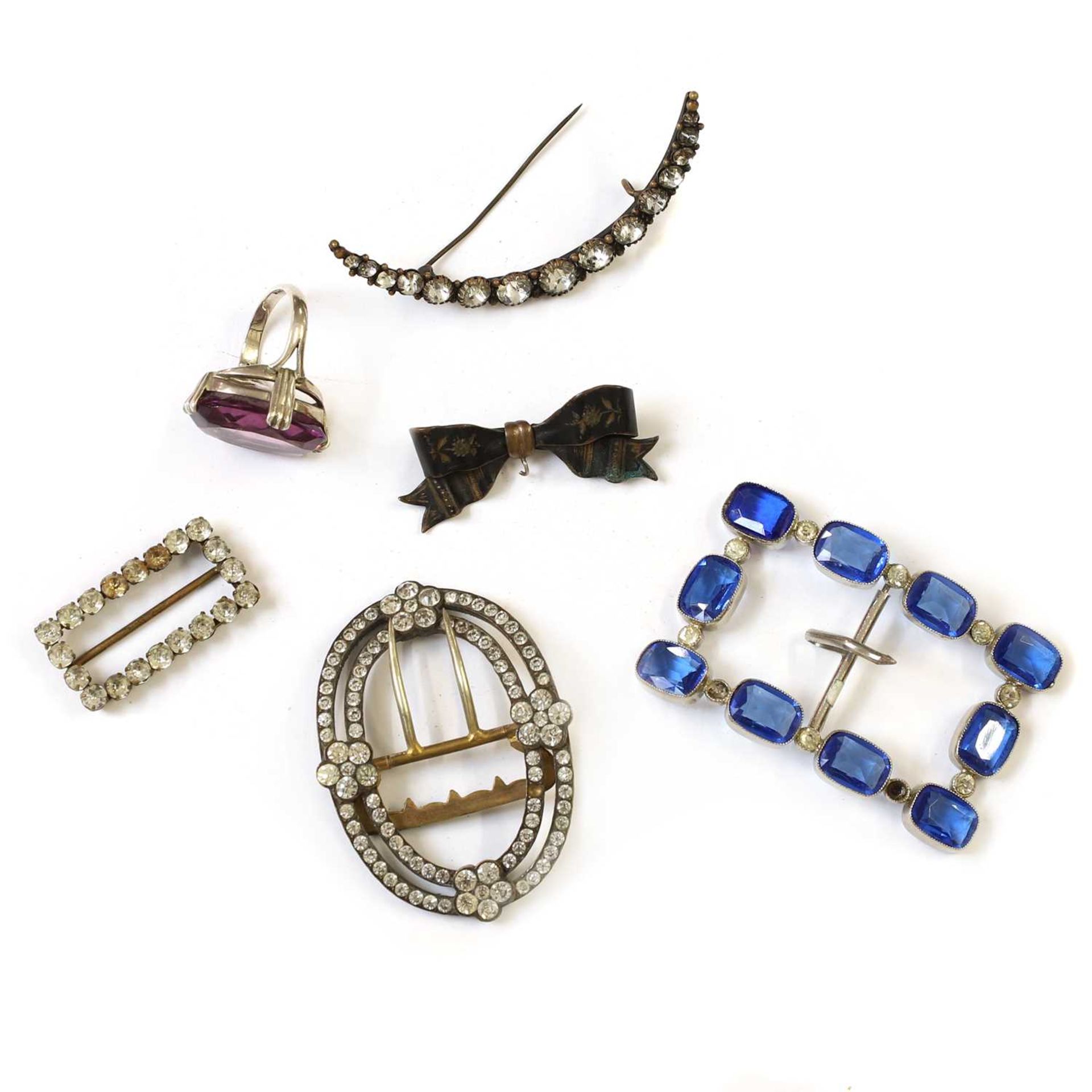 A quantity of silver and costume jewellery,