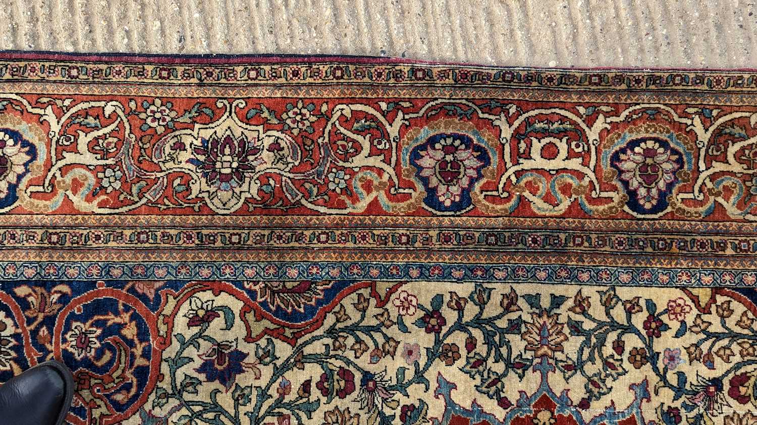 An Isfahan rug, - Image 5 of 15