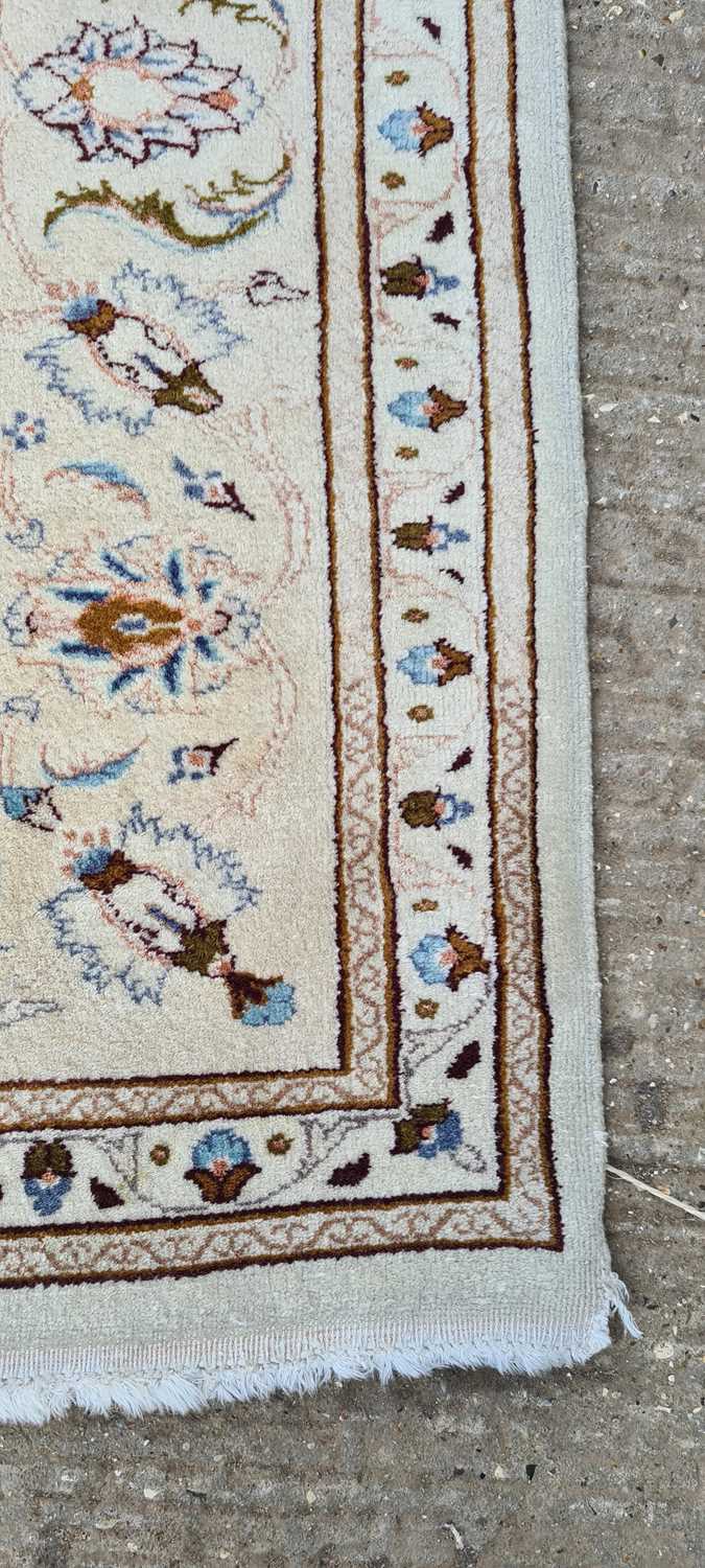 A Zeigler Mahal carpet - Image 14 of 19