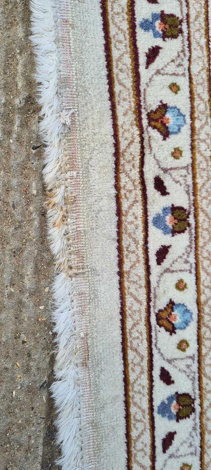 A Zeigler Mahal carpet - Image 9 of 19