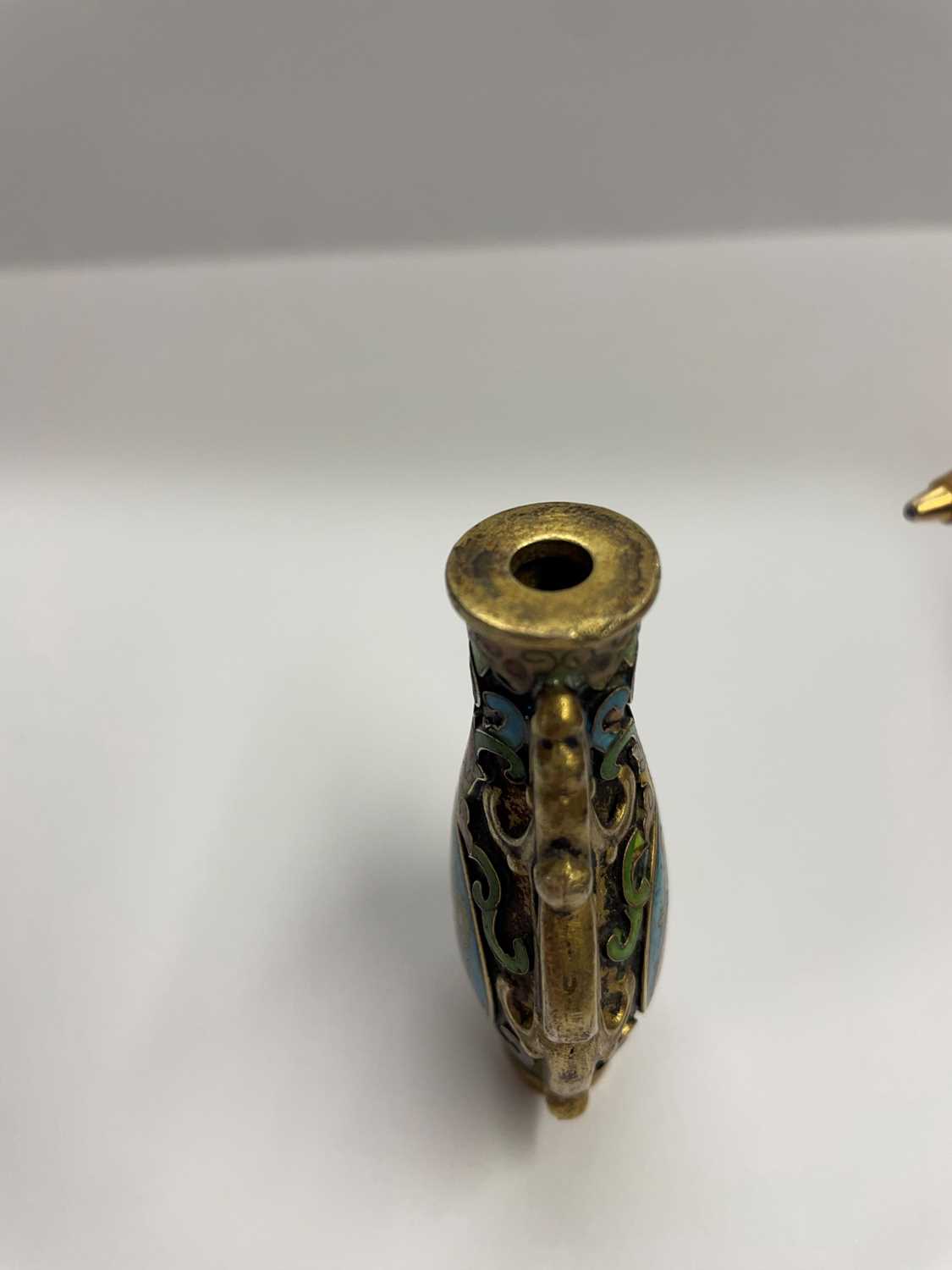 A Chinese cloisonné snuff bottle, - Image 12 of 12