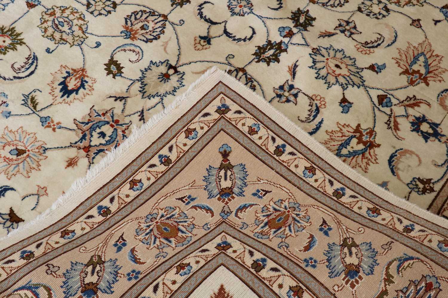 A Zeigler Mahal carpet - Image 2 of 19
