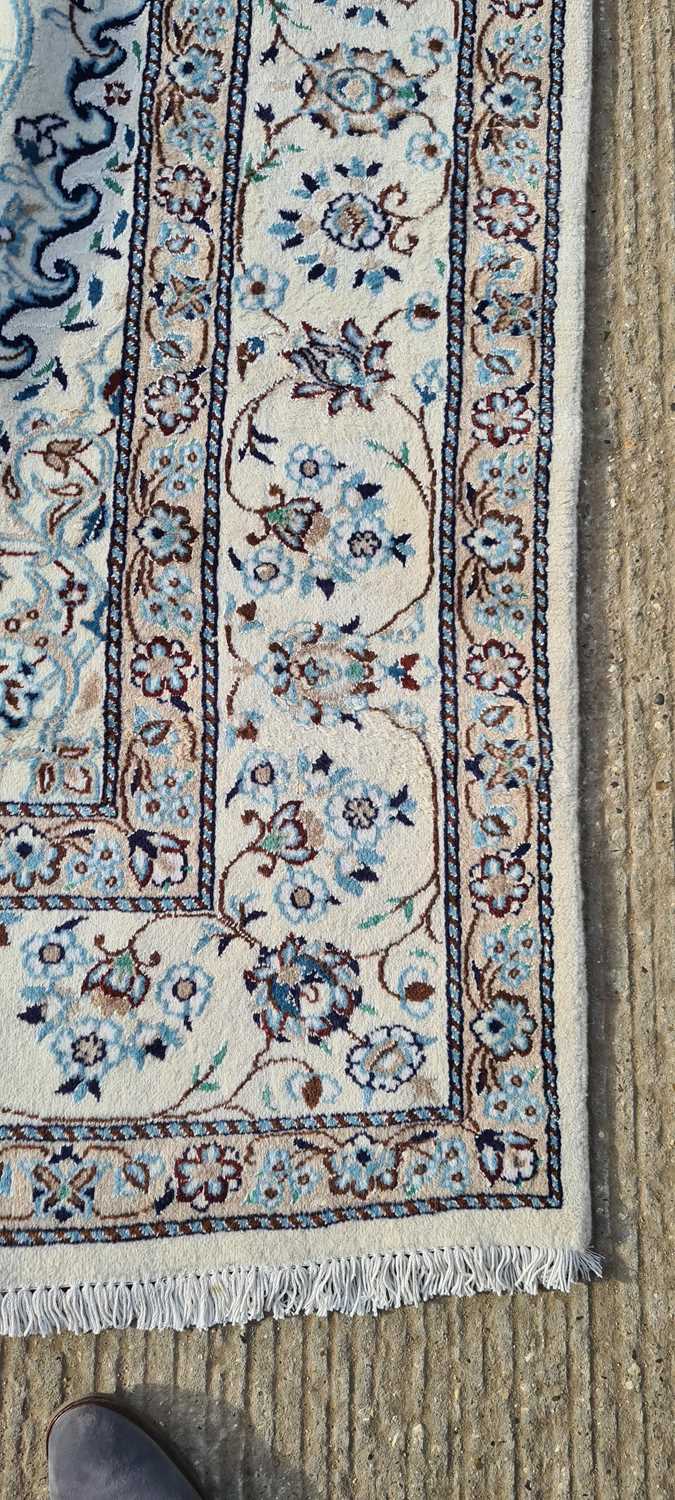 A Nain carpet - Image 15 of 18