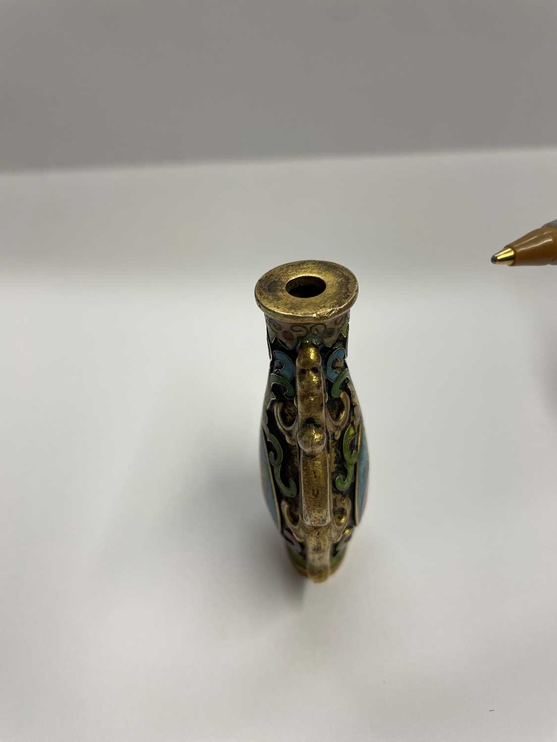 A Chinese cloisonné snuff bottle, - Image 8 of 12