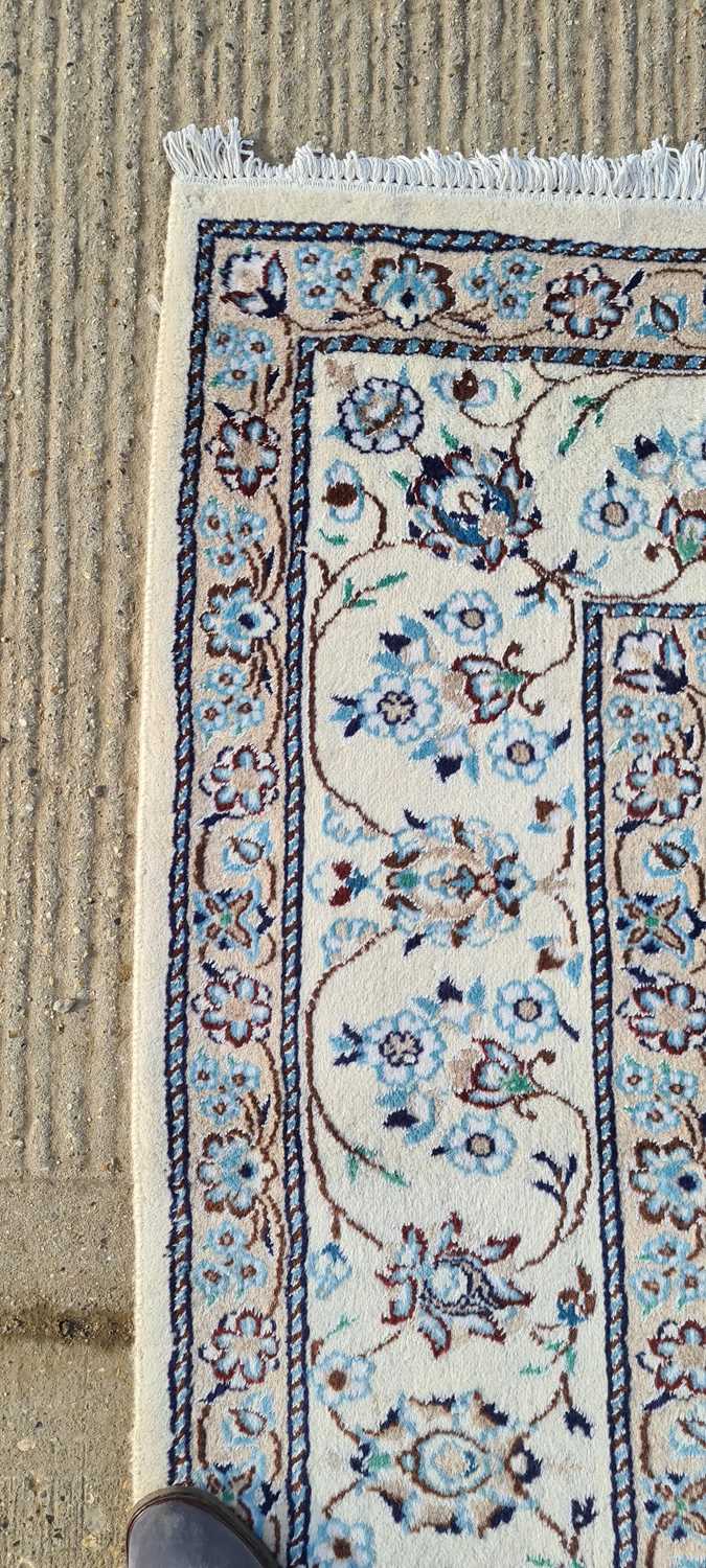 A Nain carpet - Image 3 of 18