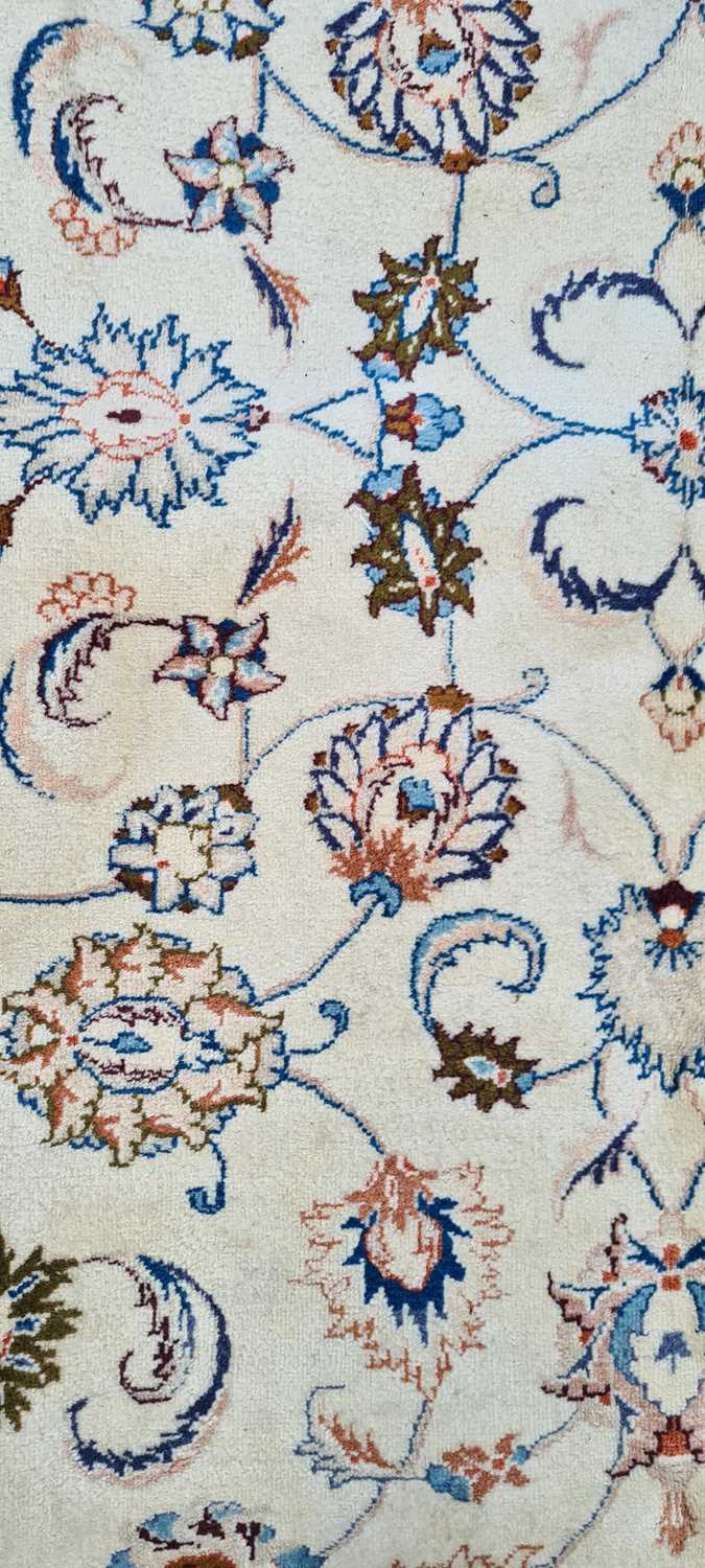 A Zeigler Mahal carpet - Image 12 of 19