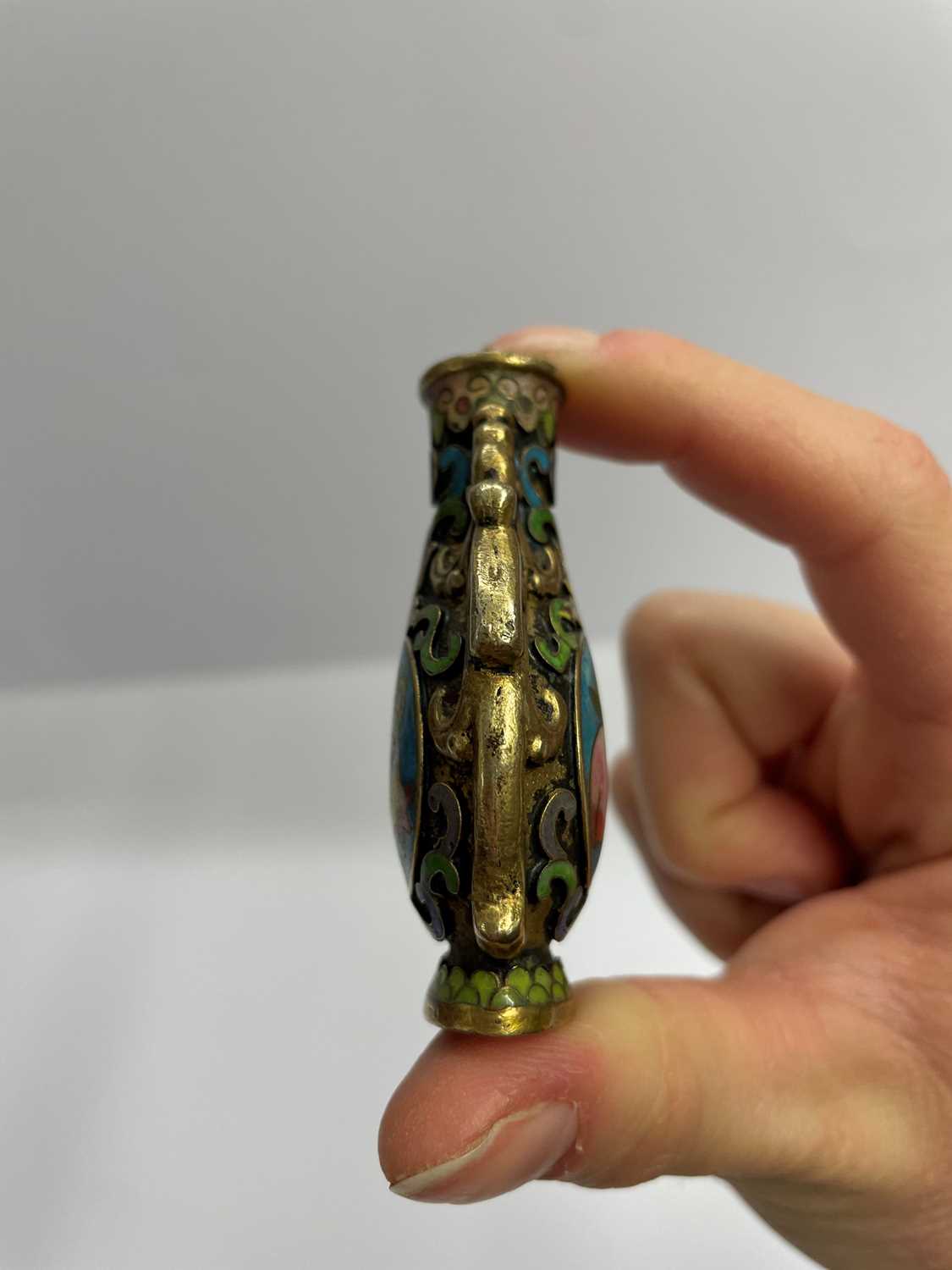 A Chinese cloisonné snuff bottle, - Image 11 of 12