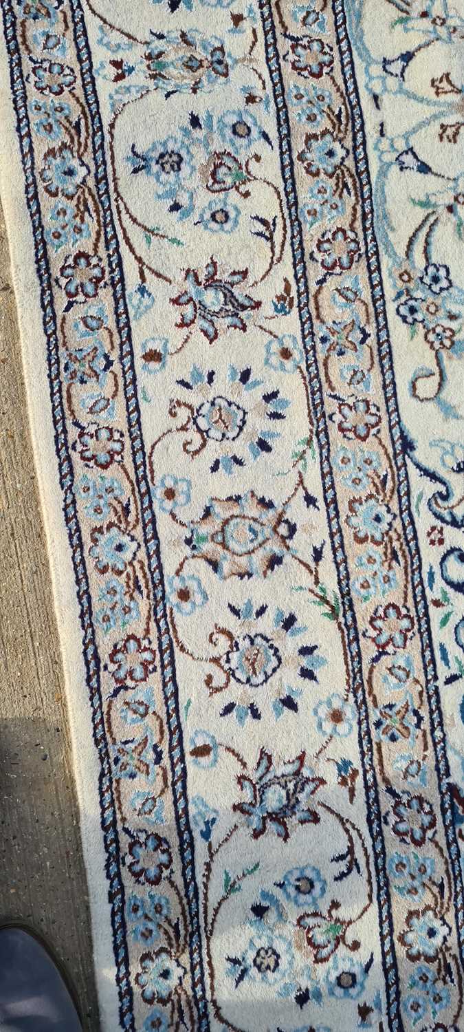 A Nain carpet - Image 11 of 18