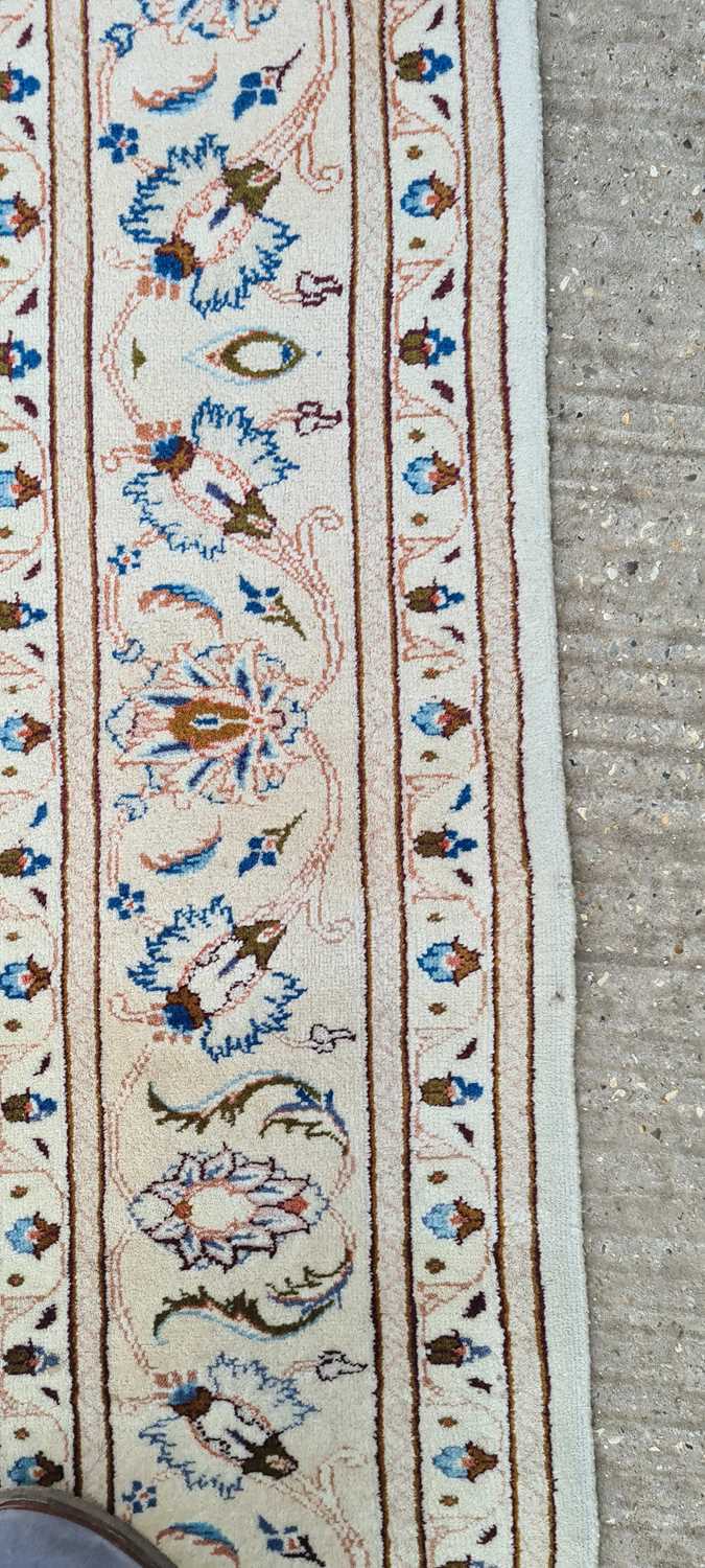 A Zeigler Mahal carpet - Image 6 of 19