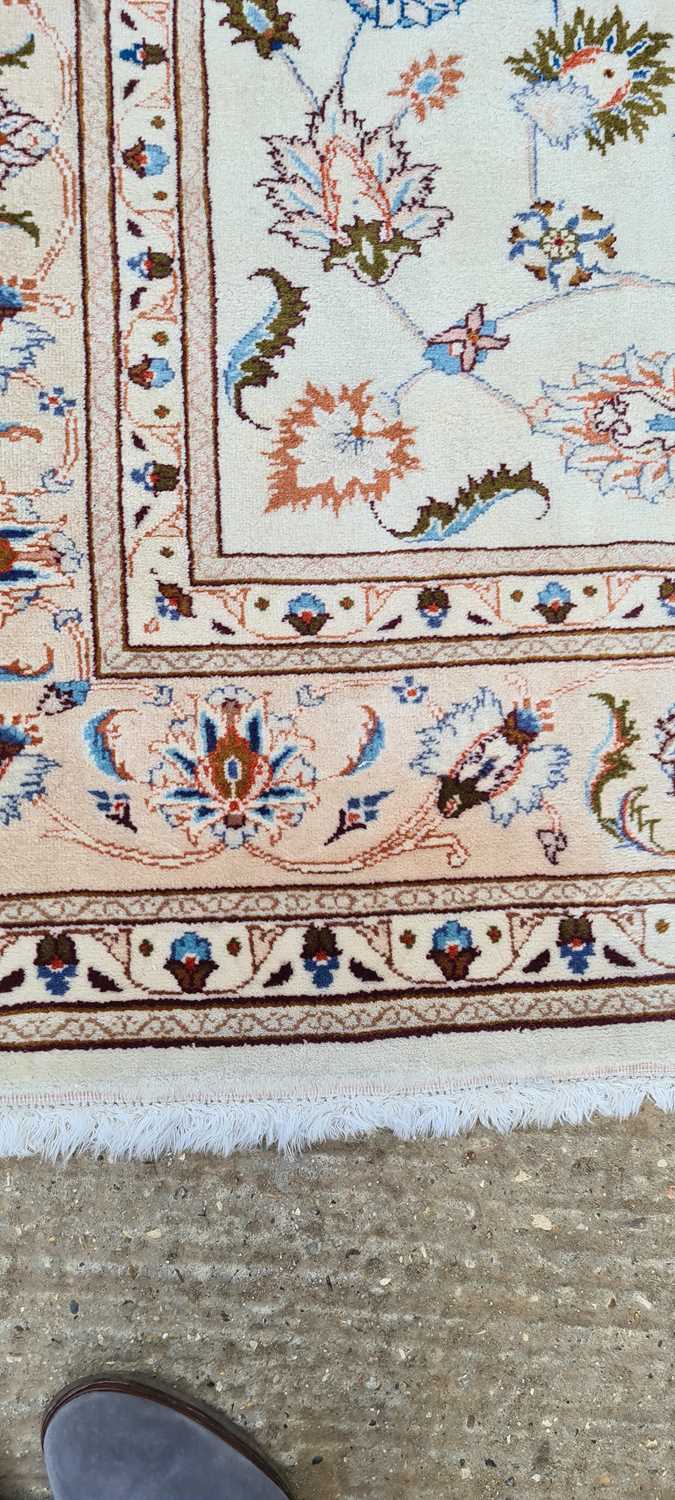 A Zeigler Mahal carpet - Image 16 of 19