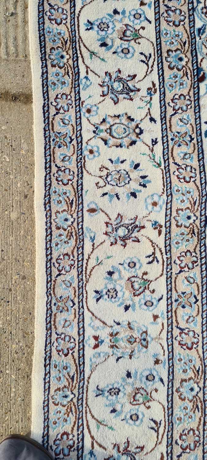 A Nain carpet - Image 9 of 18