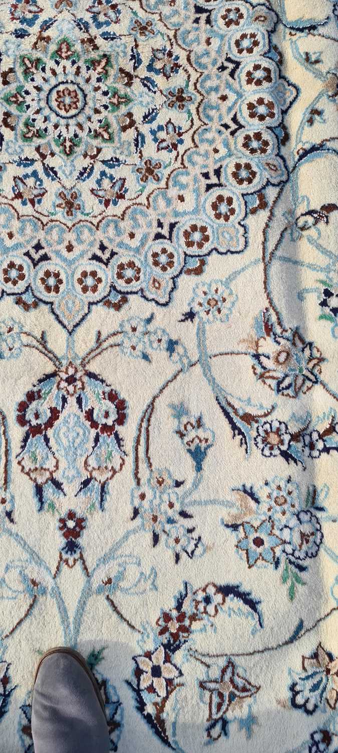 A Nain carpet - Image 7 of 18