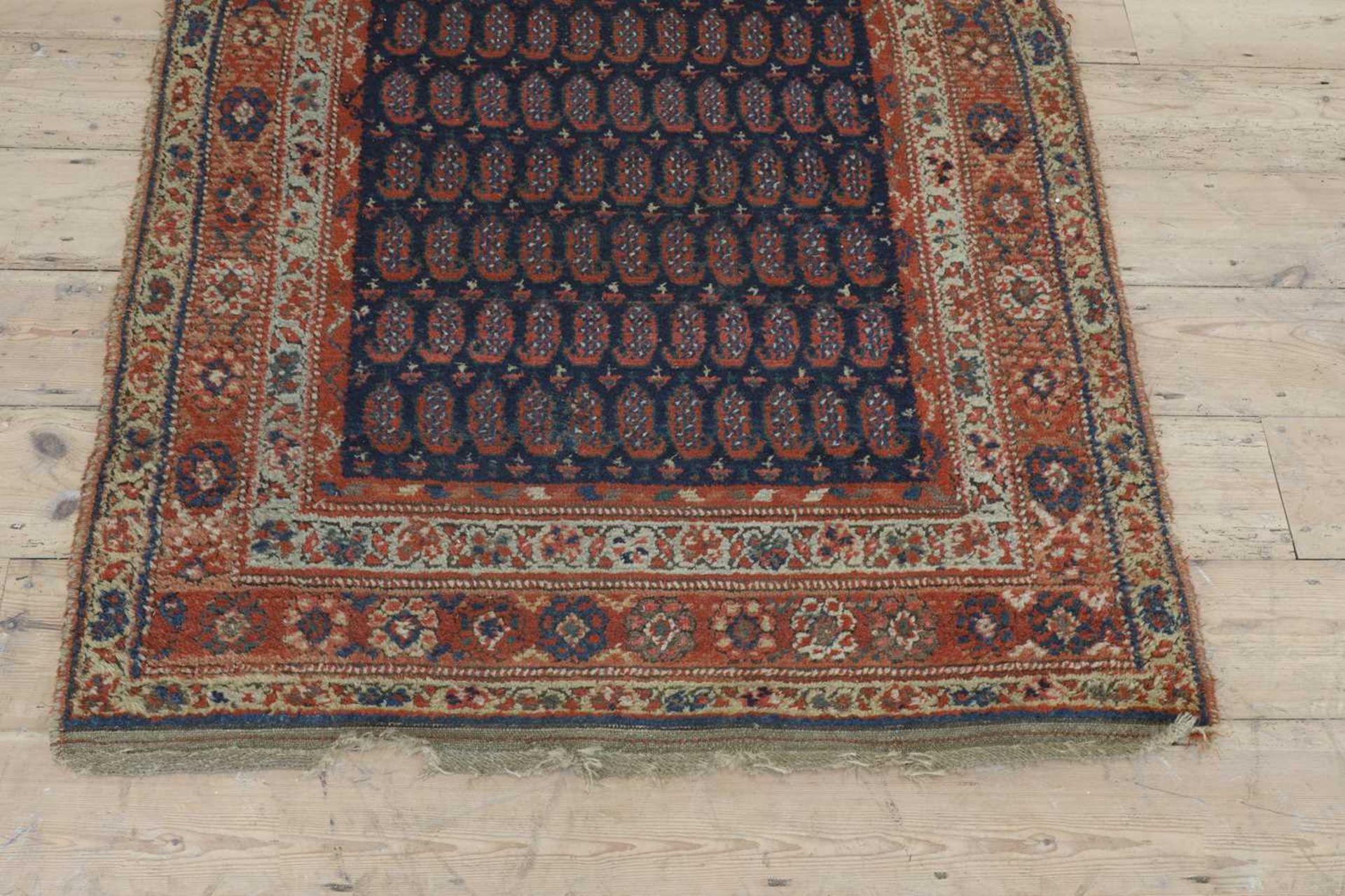 A Persian Mahal wool runner, - Bild 4 aus 5