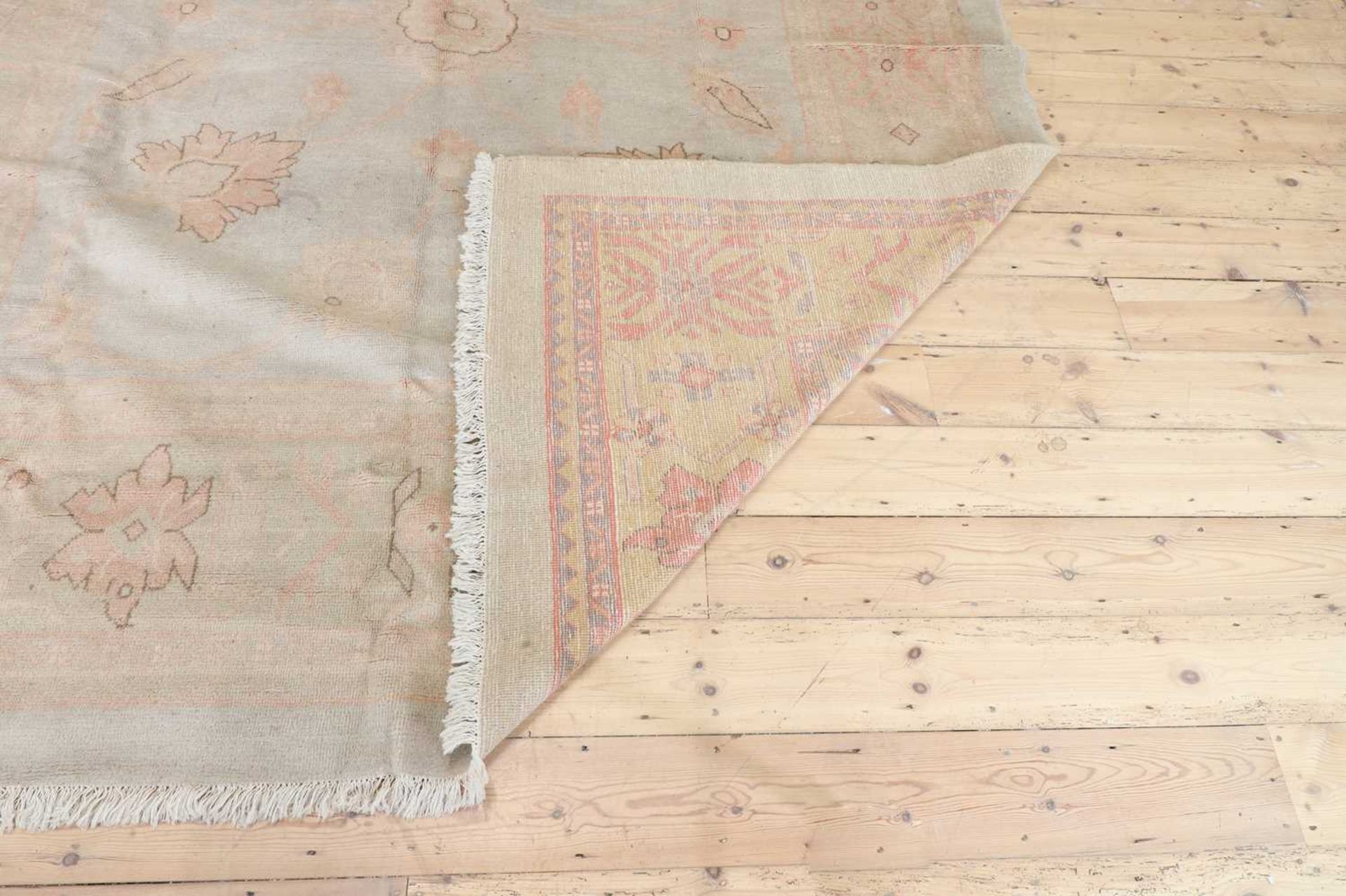 An Oushak wool carpet of Ziegler design, - Bild 6 aus 19