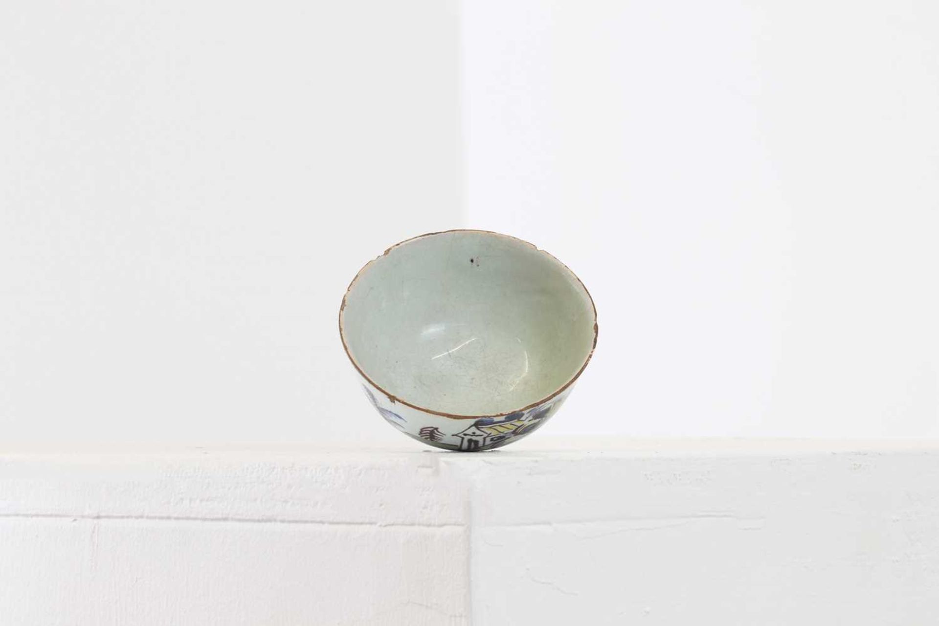 A small delft tin-glazed bowl, - Image 5 of 5