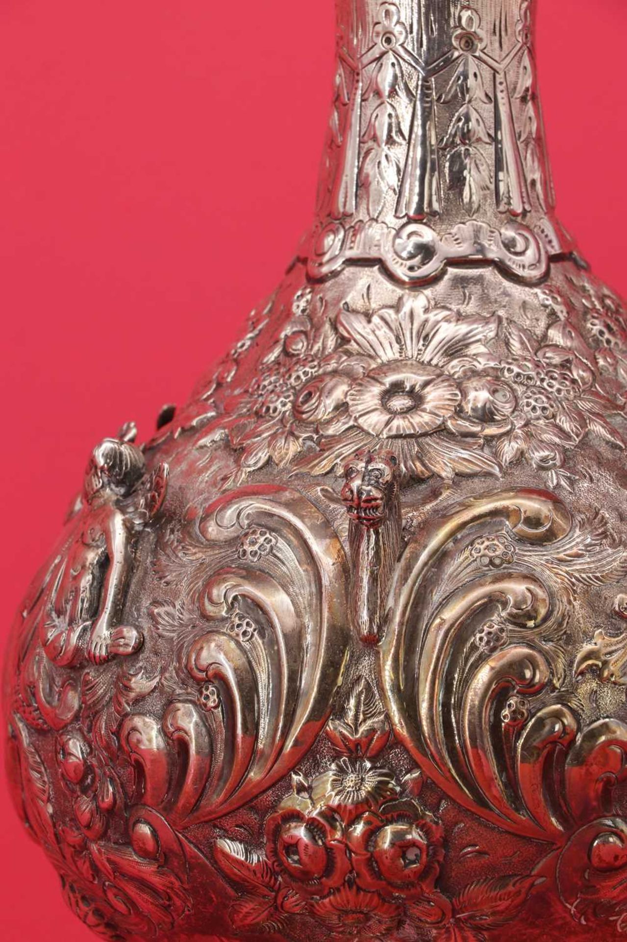 An Victorian Irish silver Armada pattern claret jug, - Bild 9 aus 23