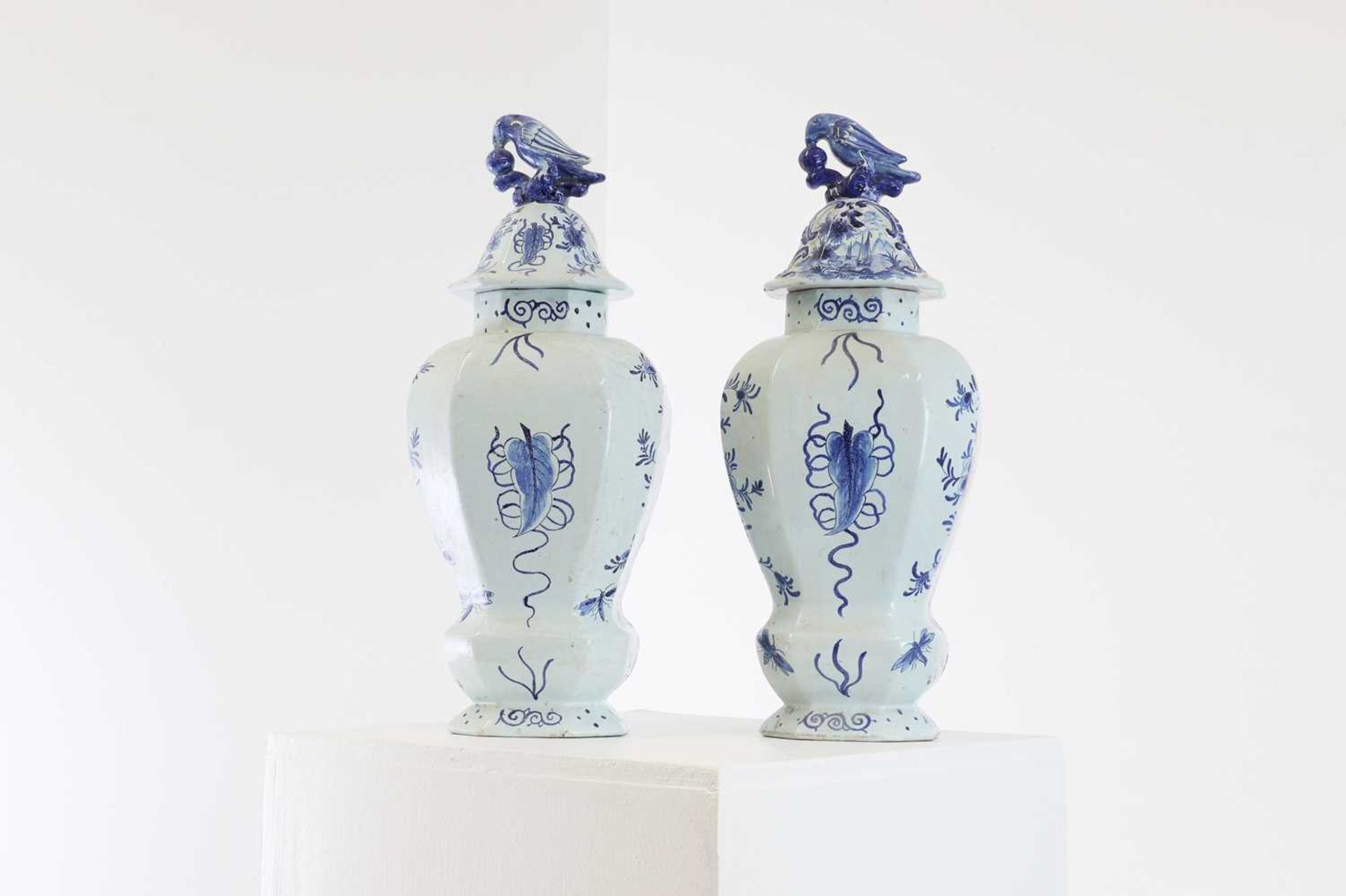 A pair of tin-glazed earthenware vases and covers, - Bild 7 aus 44