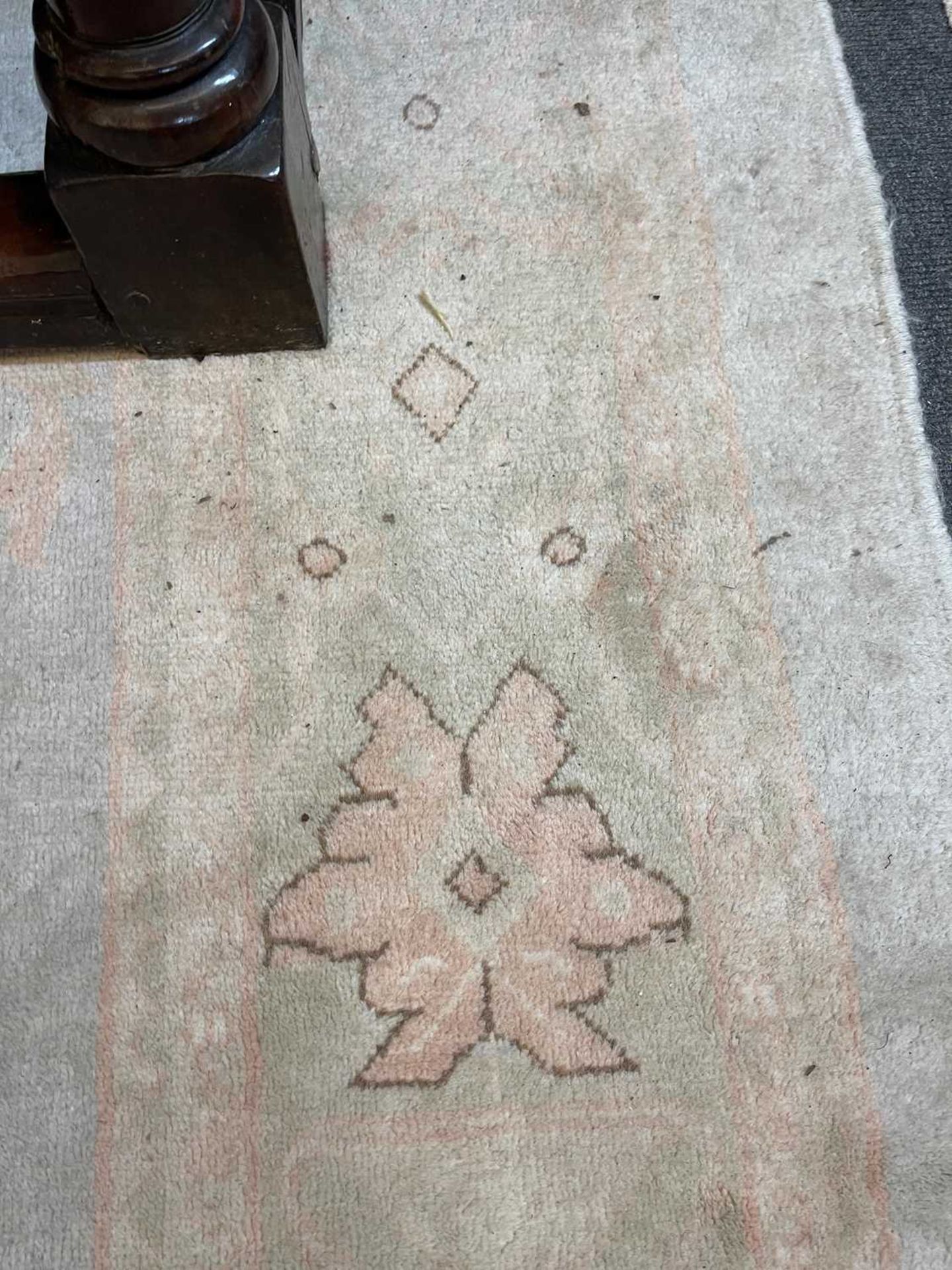An Oushak wool carpet of Ziegler design, - Bild 12 aus 19
