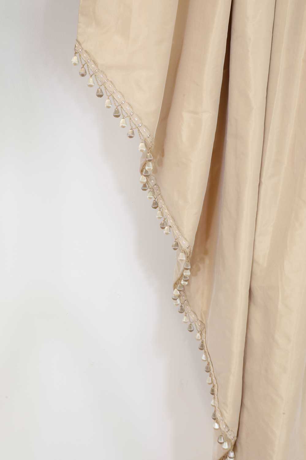 Three pairs of silk curtains, - Image 10 of 28