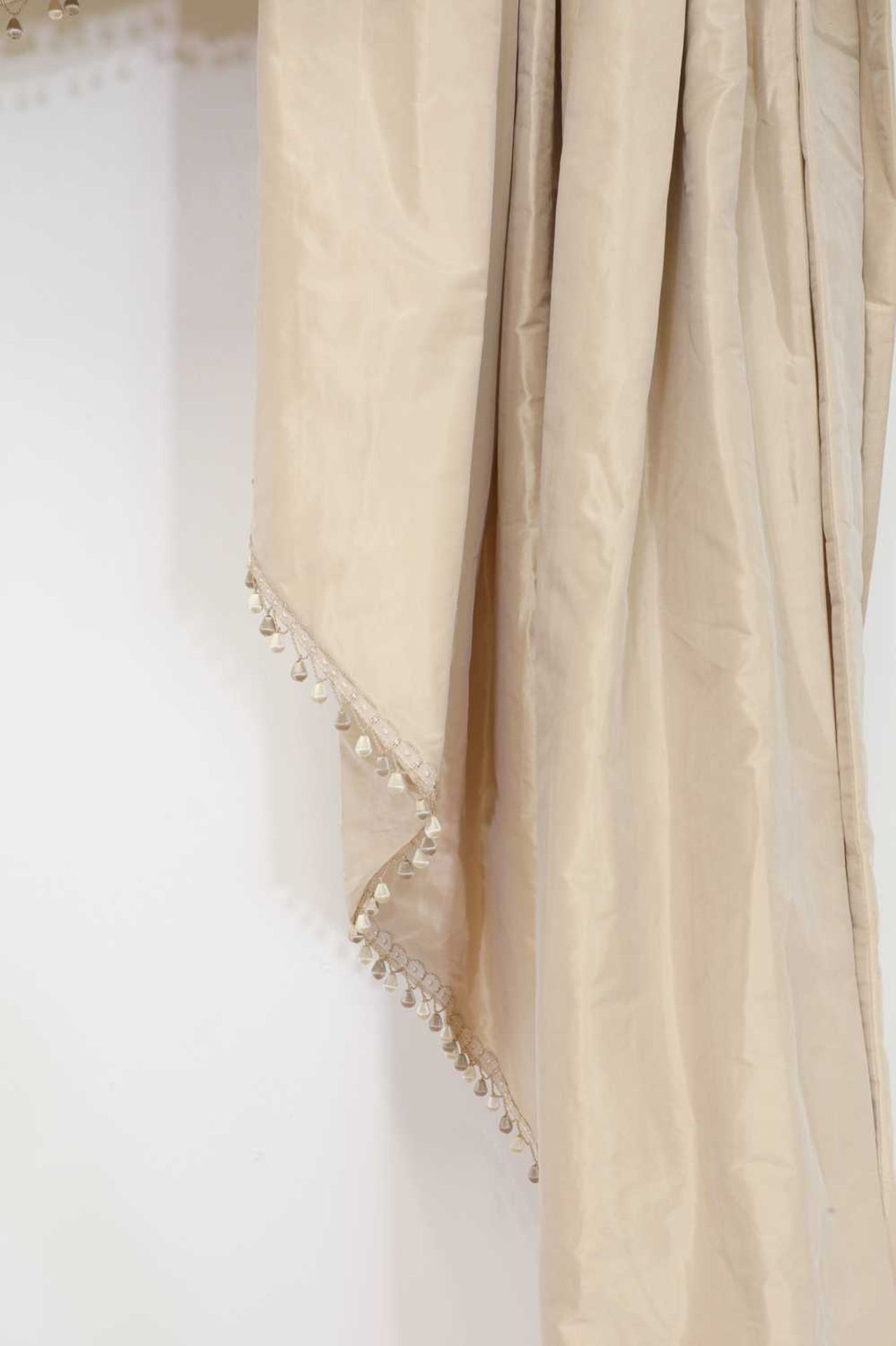 Three pairs of silk curtains, - Image 14 of 28