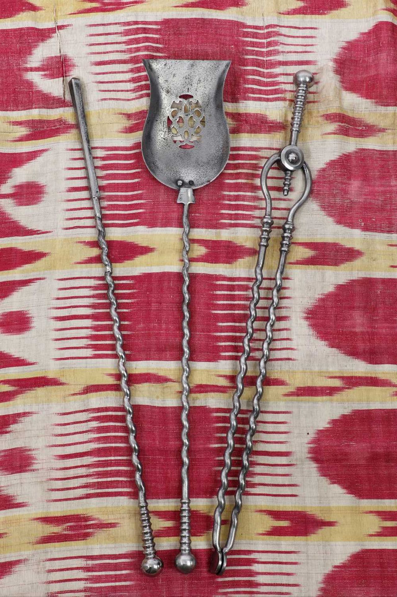 A set of George III polished steel fire tools, - Bild 4 aus 7