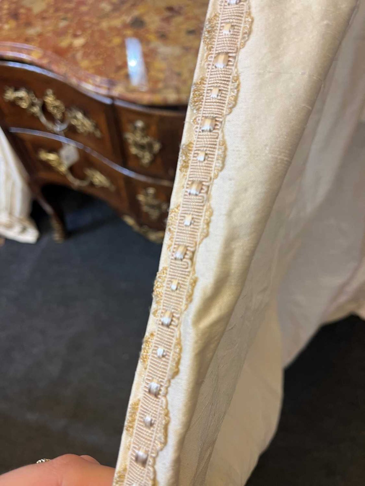 Three pairs of silk curtains, - Image 19 of 28