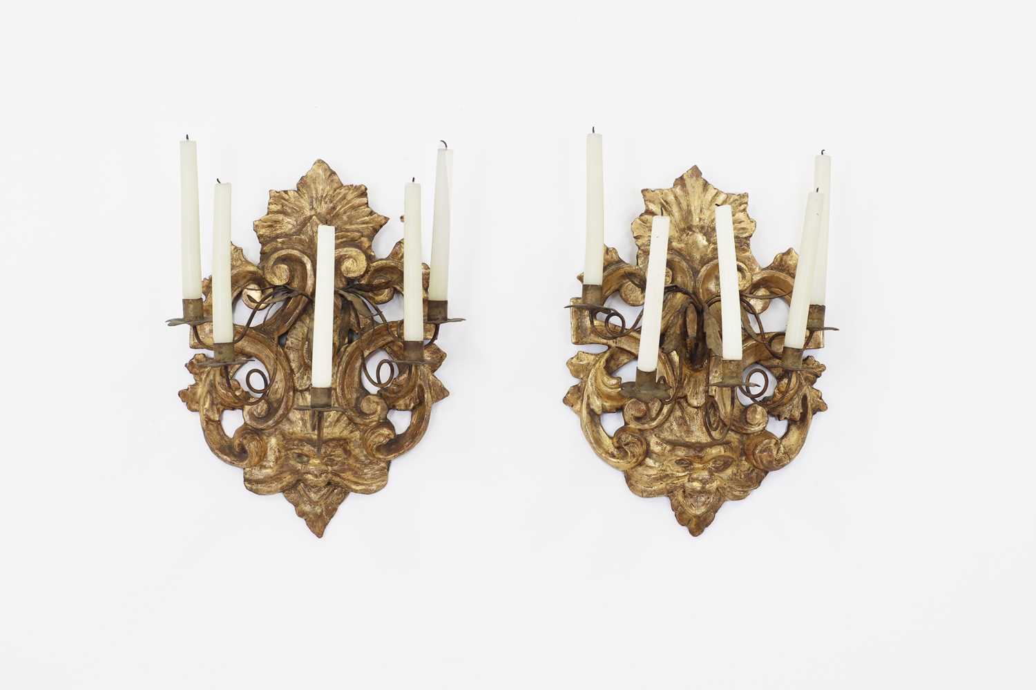 A pair of giltwood wall lights, - Image 2 of 7