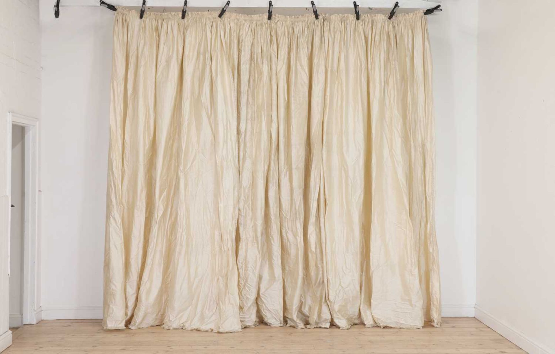 Three pairs of silk curtains, - Image 12 of 28