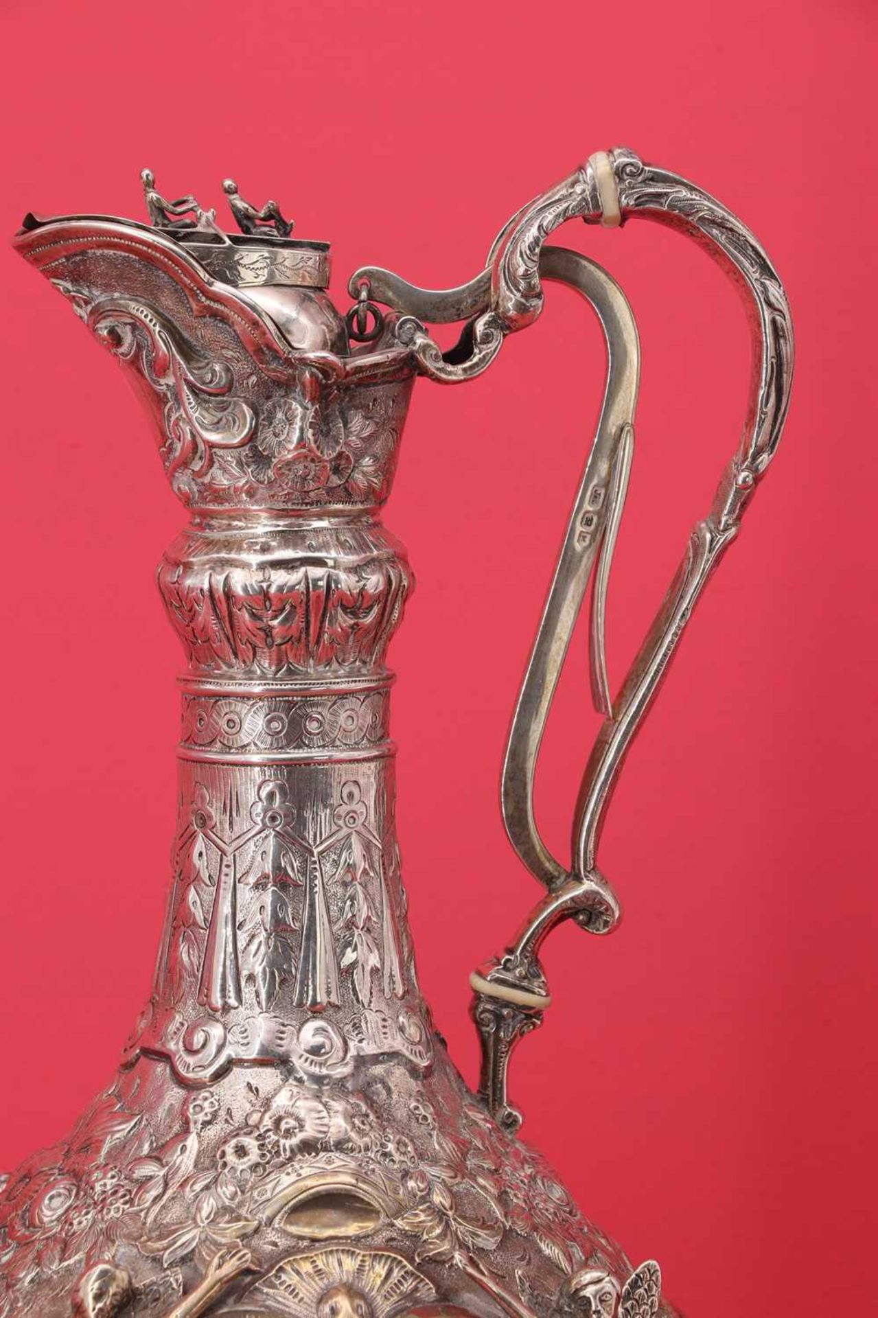 An Victorian Irish silver Armada pattern claret jug, - Bild 4 aus 23