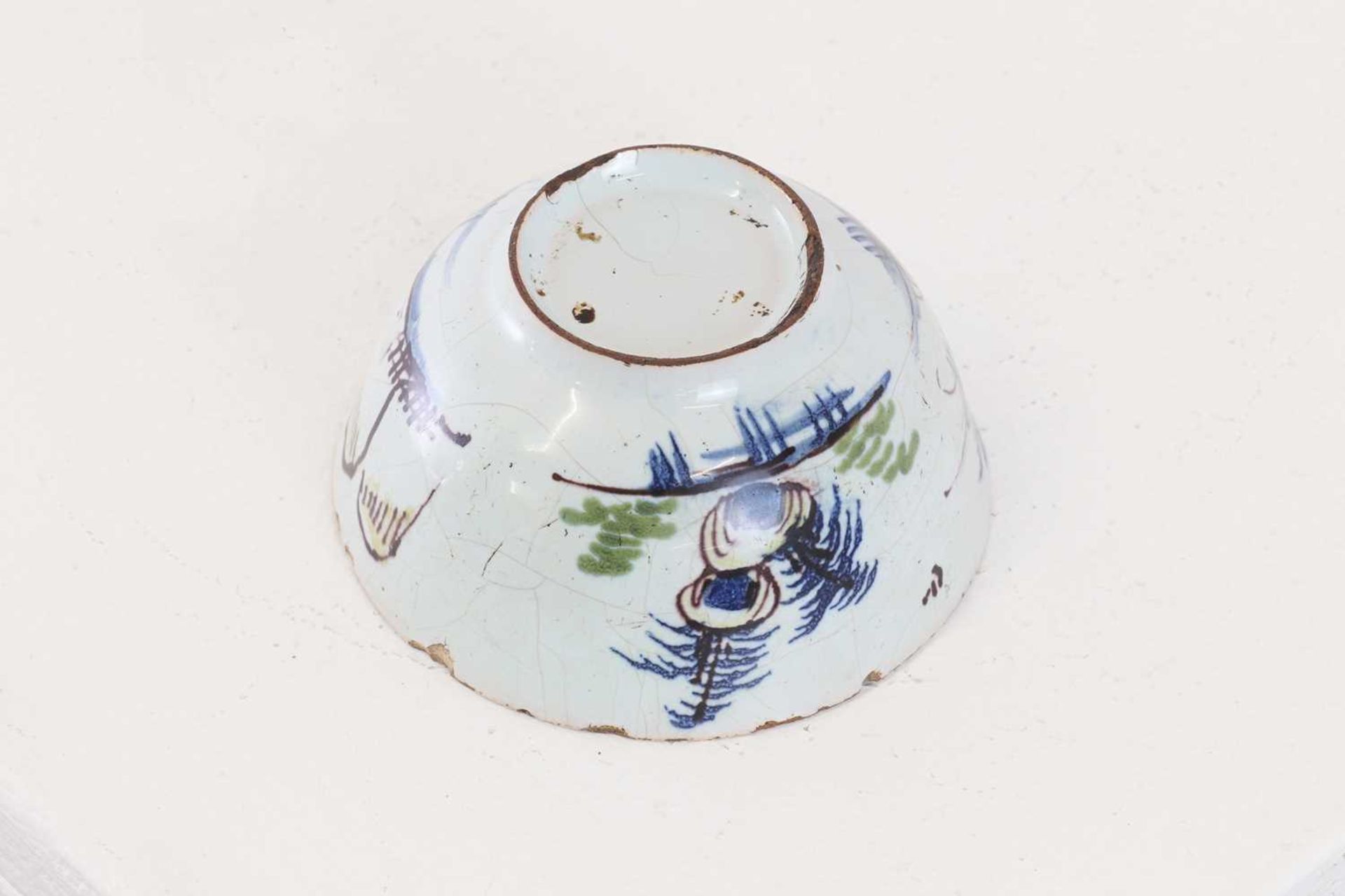 A small delft tin-glazed bowl, - Image 4 of 5