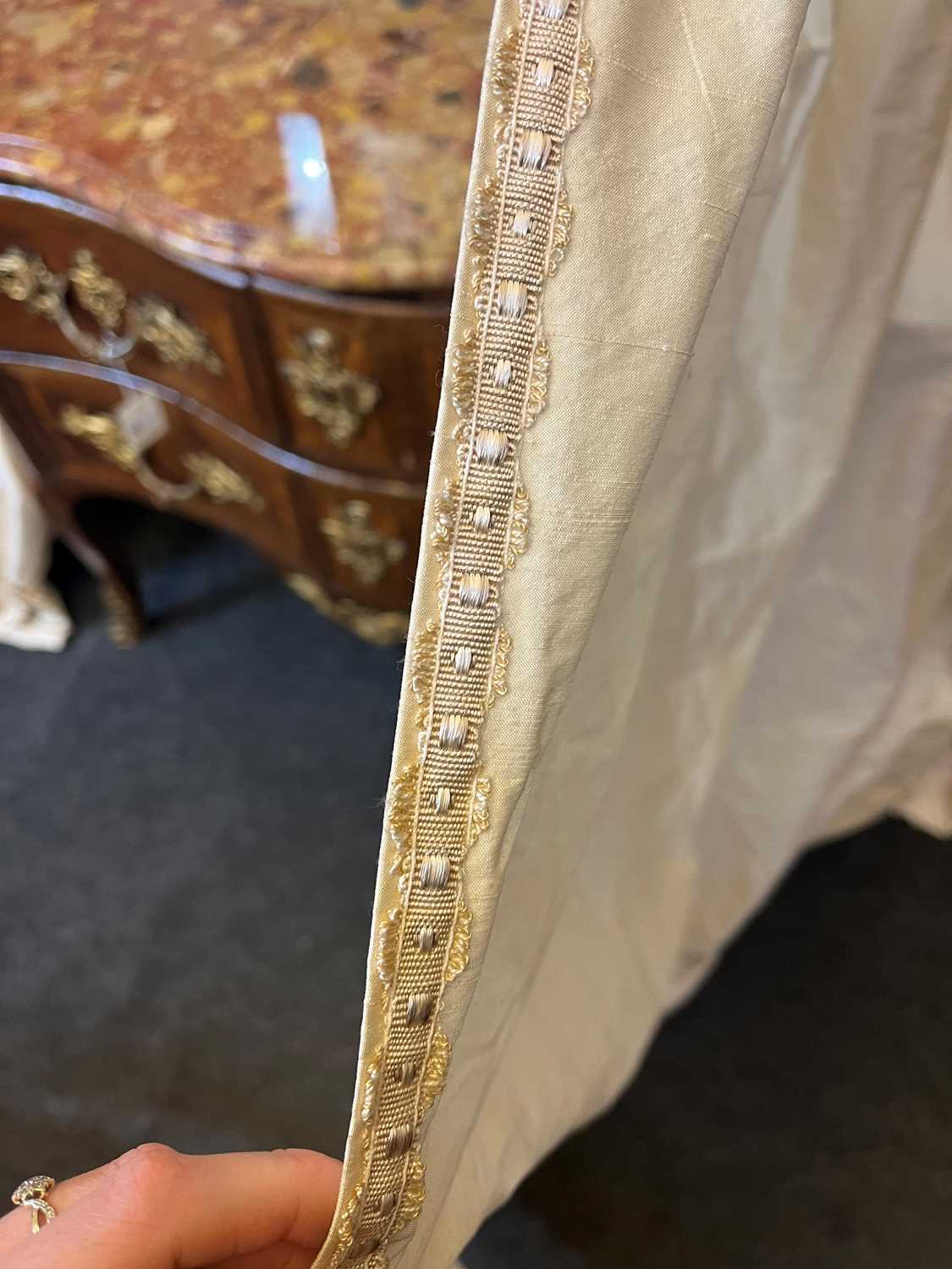 Three pairs of silk curtains, - Image 21 of 28