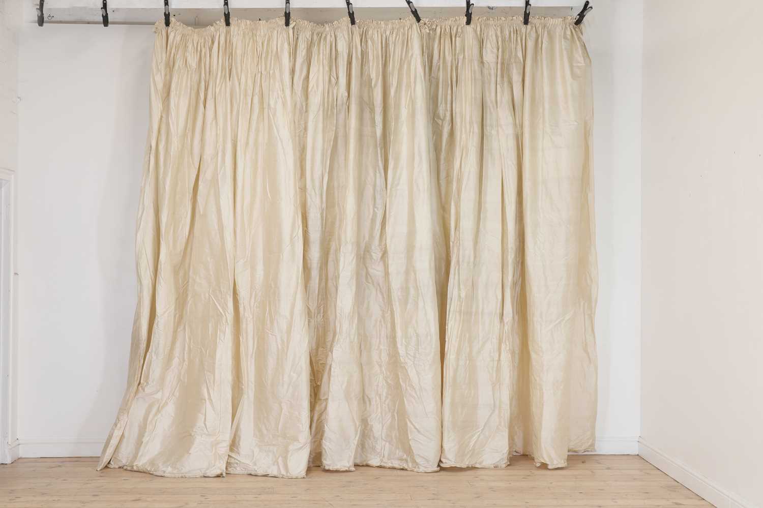 Three pairs of silk curtains, - Image 9 of 28