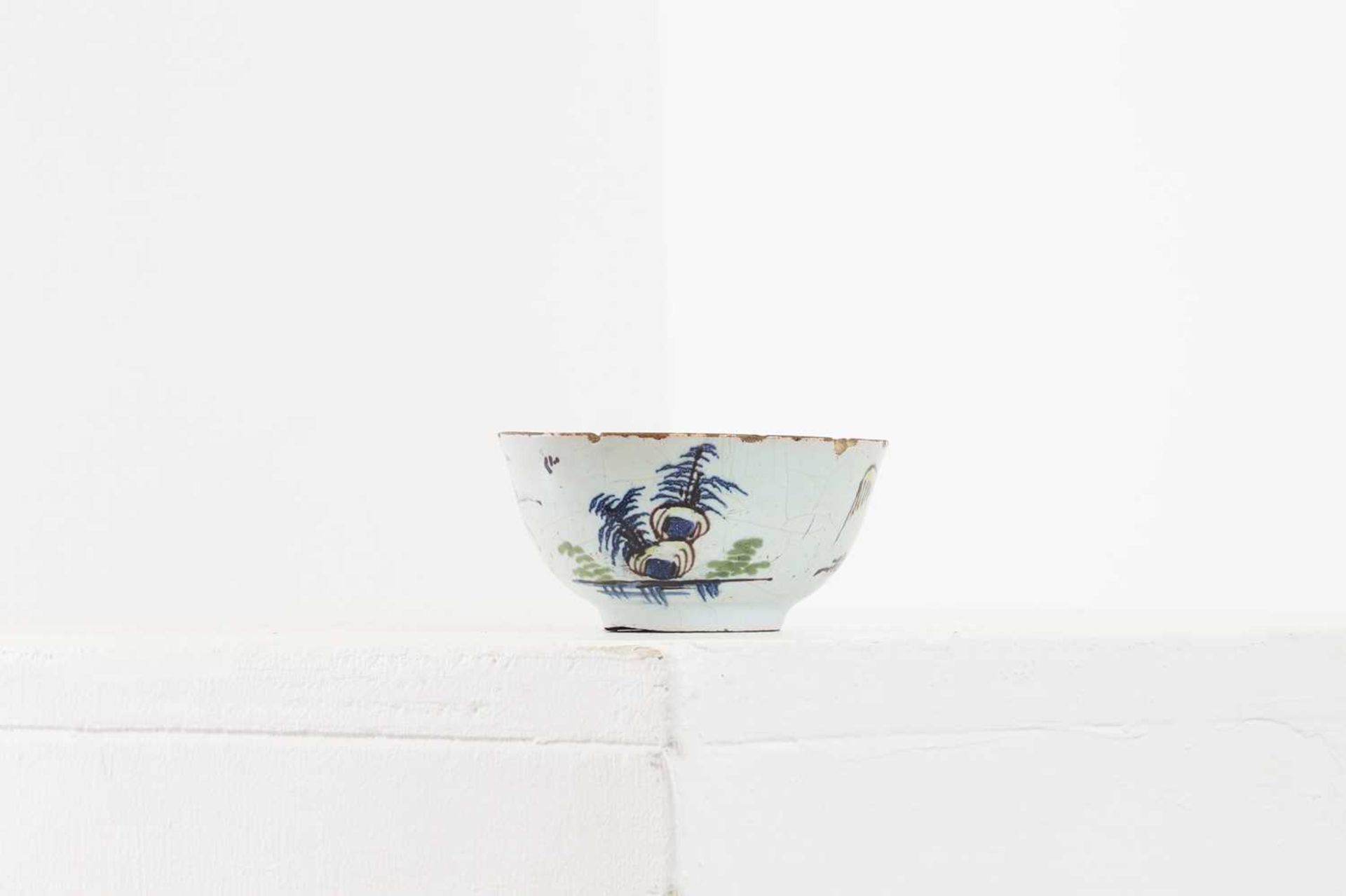 A small delft tin-glazed bowl, - Image 3 of 5