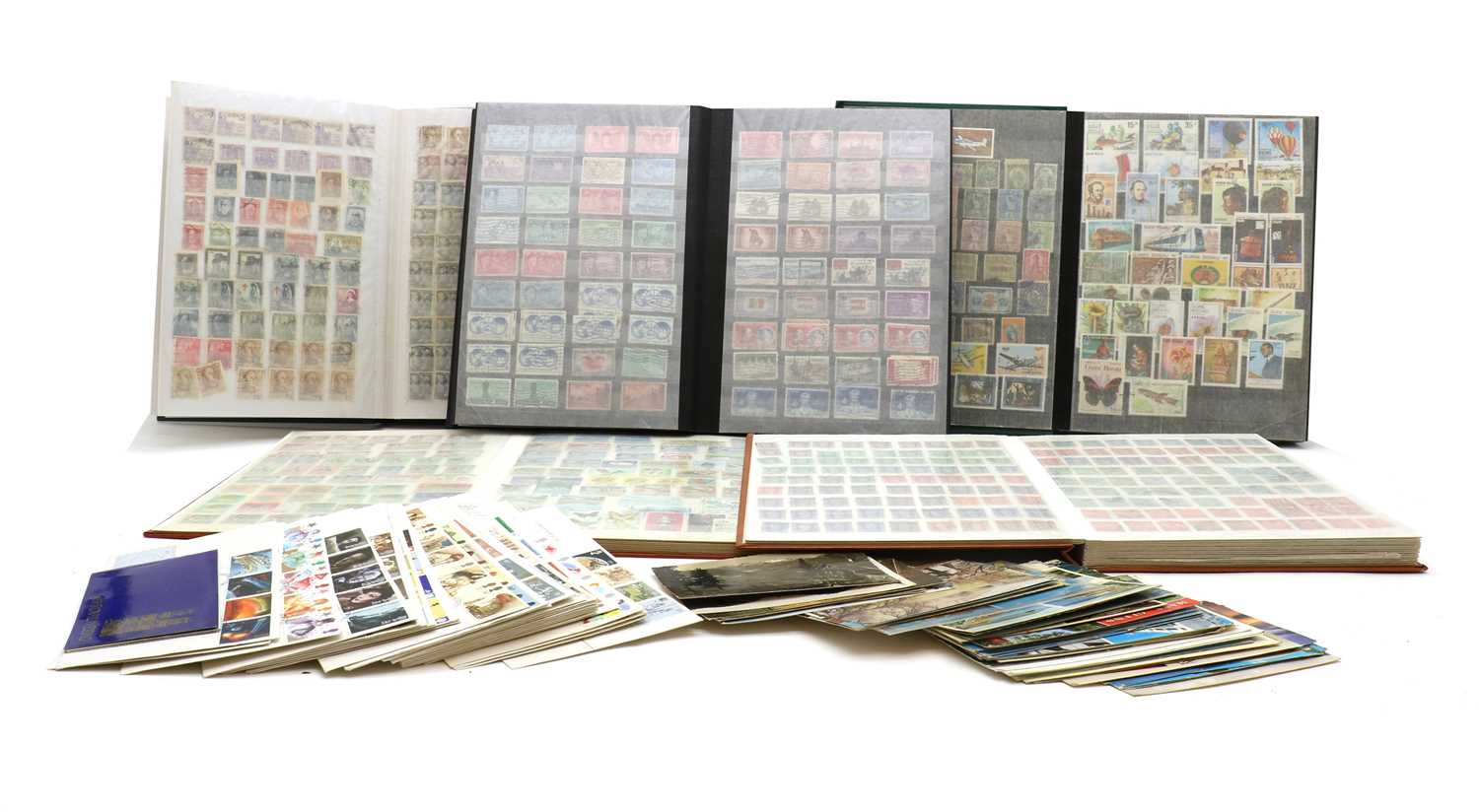 A large quantity of world stamps,