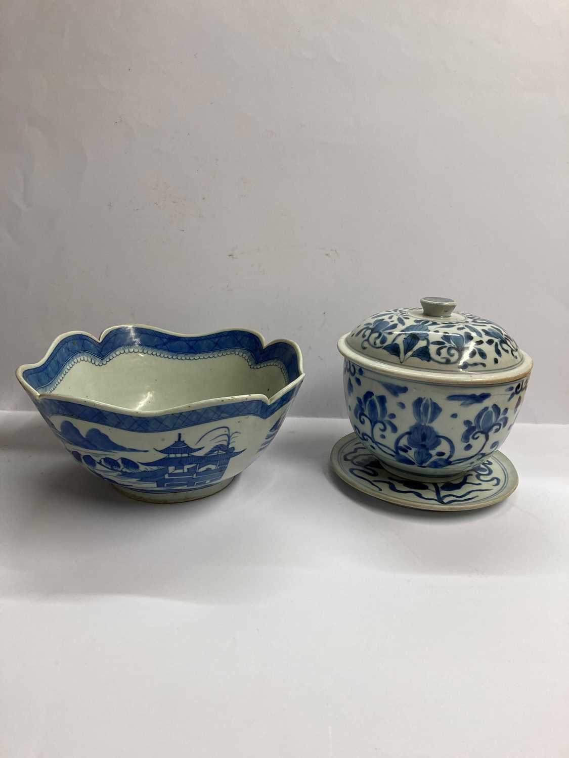 A Chinese blue and white bowl, - Image 4 of 29