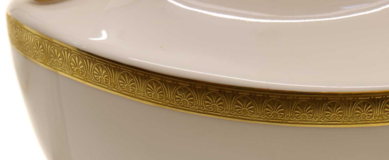 A Royal Doulton porcelain 'Royal Gold' pattern dinner service - Image 4 of 4