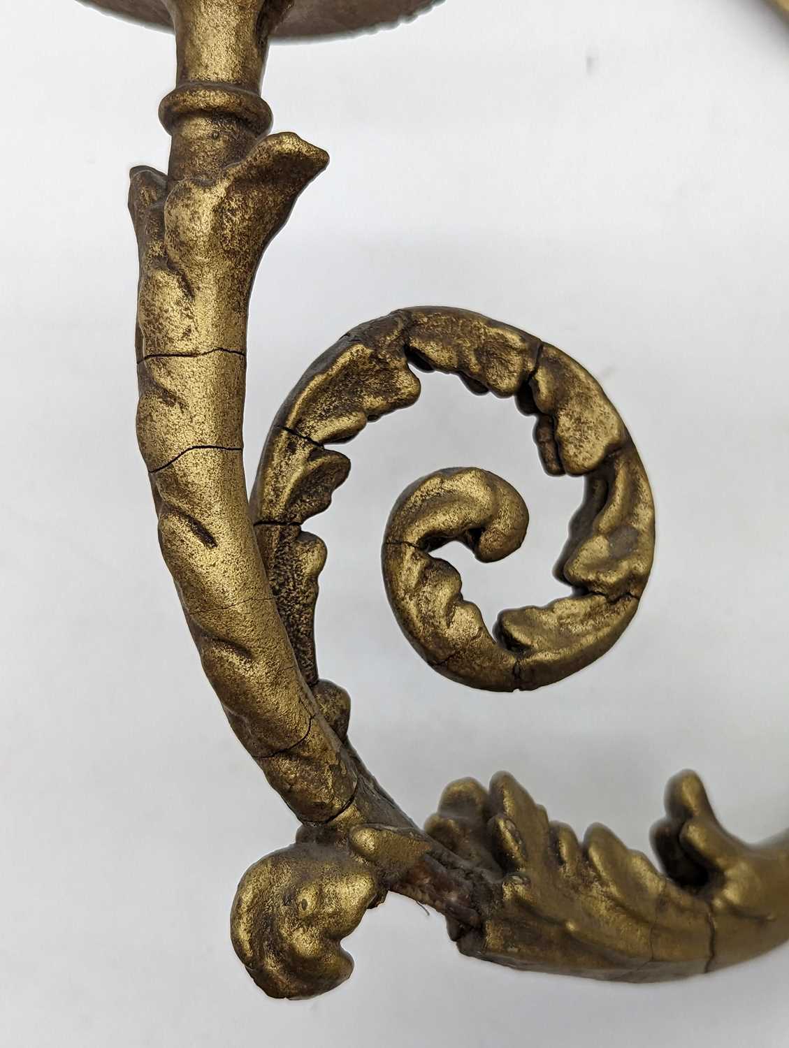 A pair of gilt and composition wall sconces - Image 15 of 27