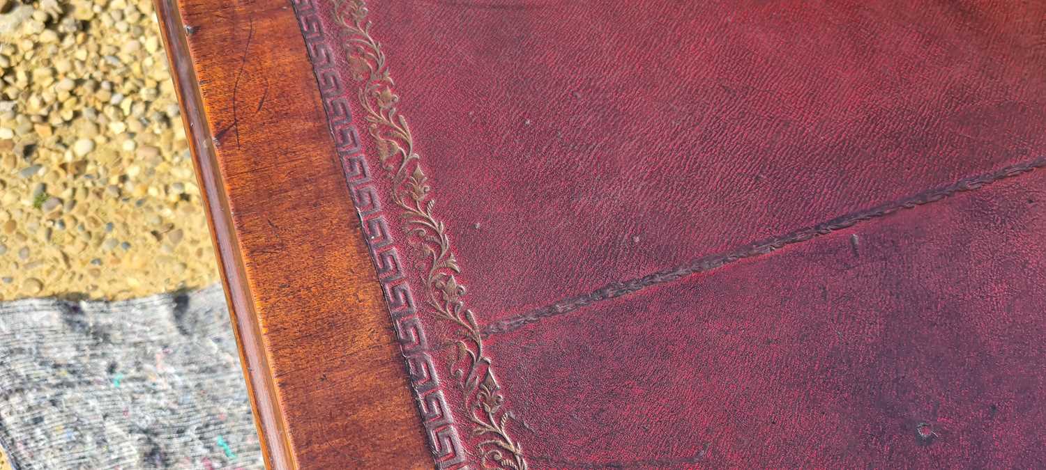 An Edwardian mahogany pedestal desk - Image 27 of 43