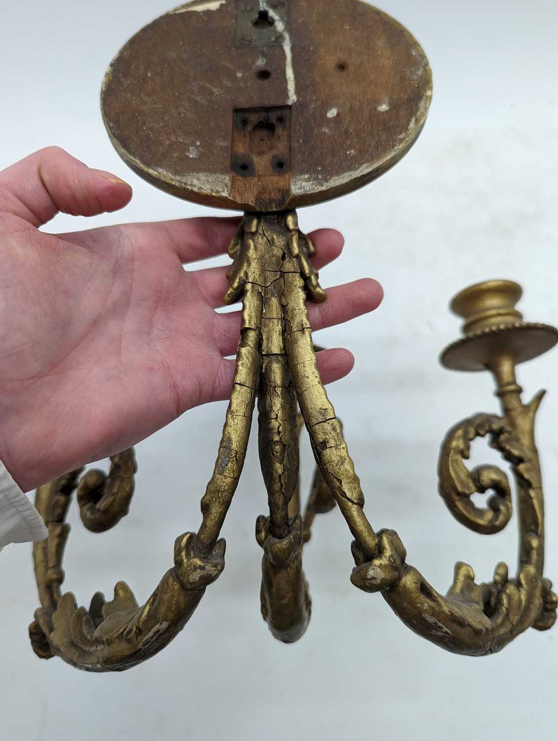 A pair of gilt and composition wall sconces - Image 9 of 27