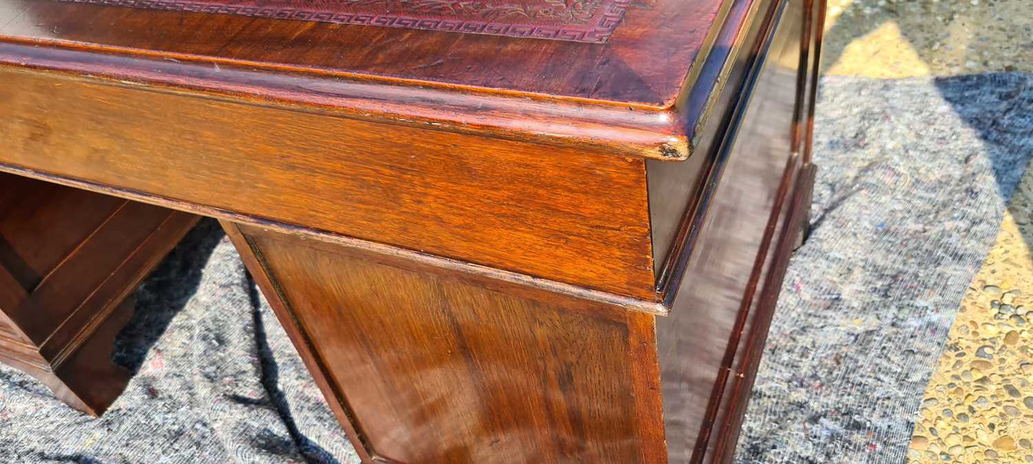 An Edwardian mahogany pedestal desk - Image 24 of 43