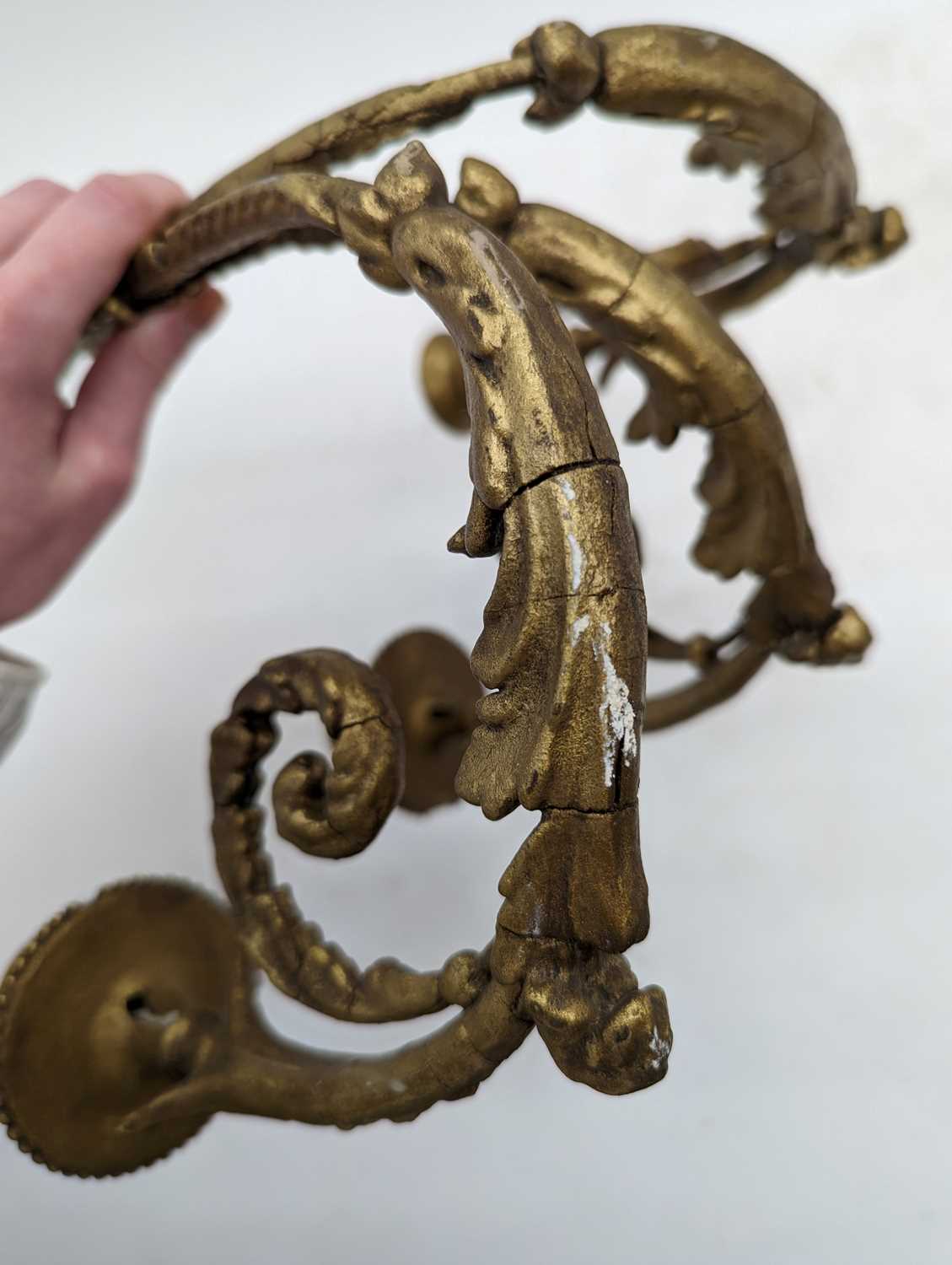 A pair of gilt and composition wall sconces - Image 14 of 27
