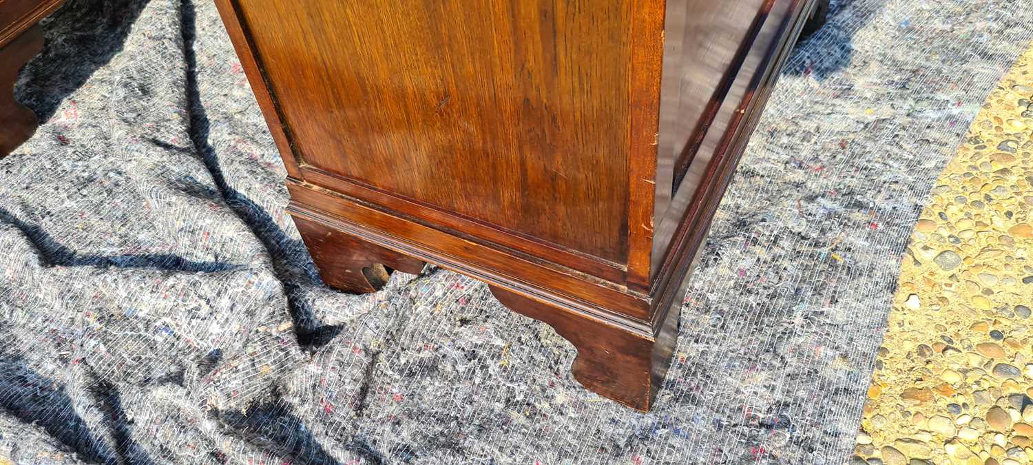 An Edwardian mahogany pedestal desk - Image 25 of 43