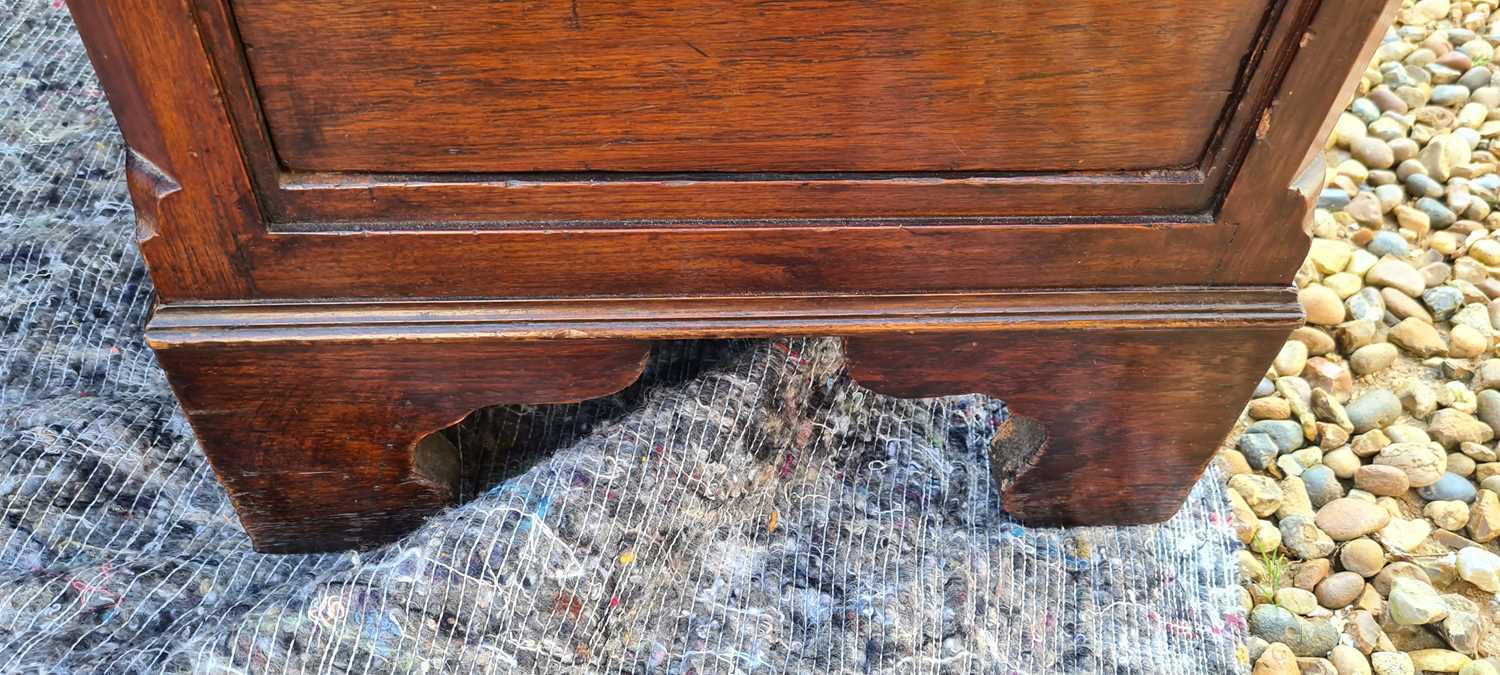 An Edwardian mahogany pedestal desk - Image 19 of 43